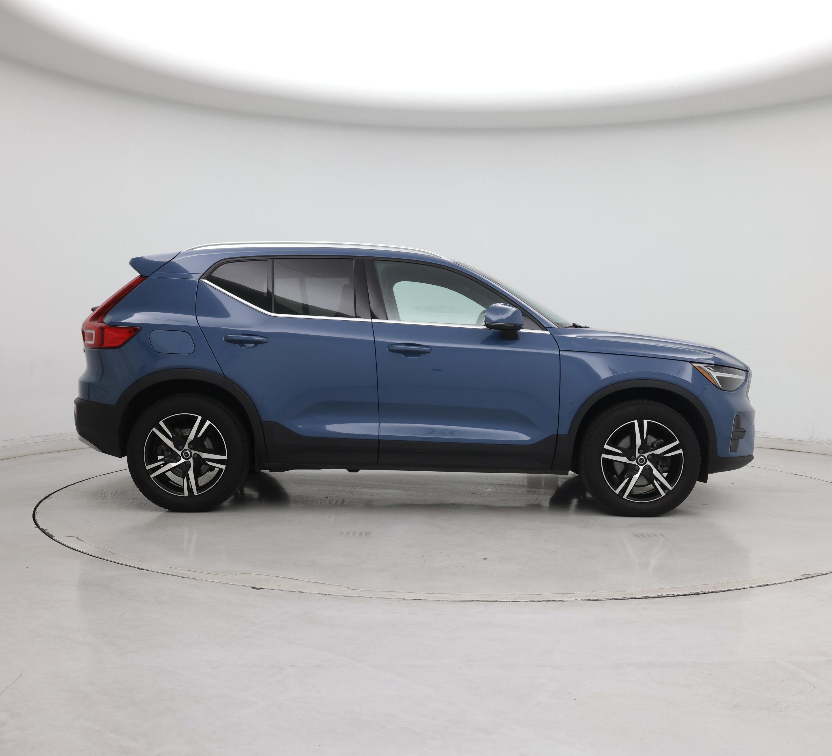Thumbnail: 2025 Volvo XC40 - 7