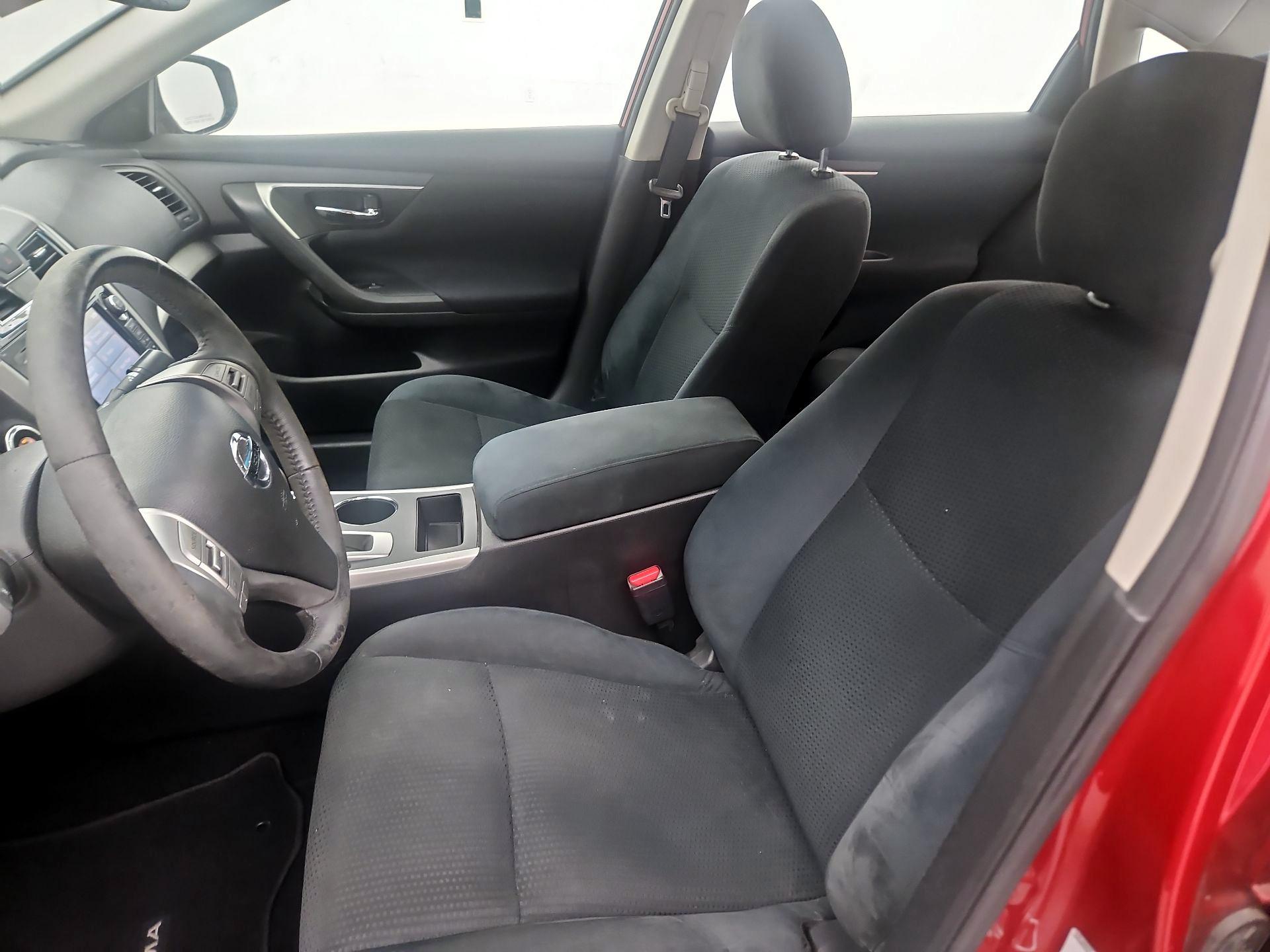 Thumbnail: 2015 Nissan Altima - 11