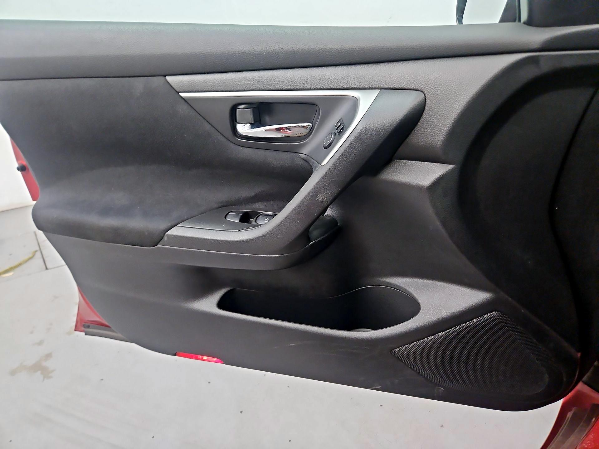 Thumbnail: 2015 Nissan Altima - 12