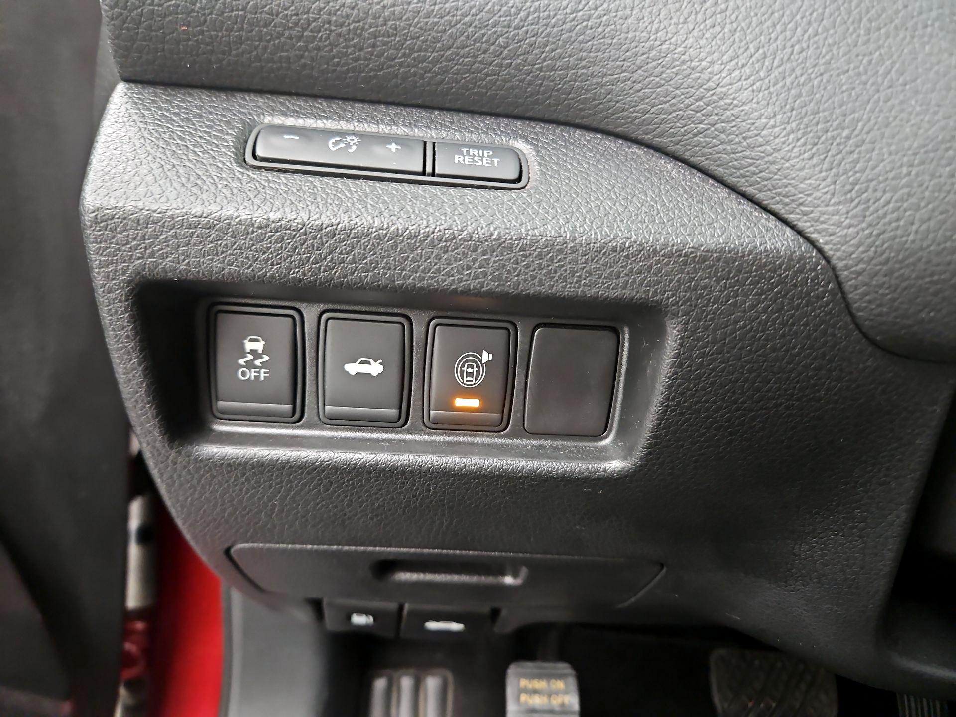 Thumbnail: 2015 Nissan Altima - 13