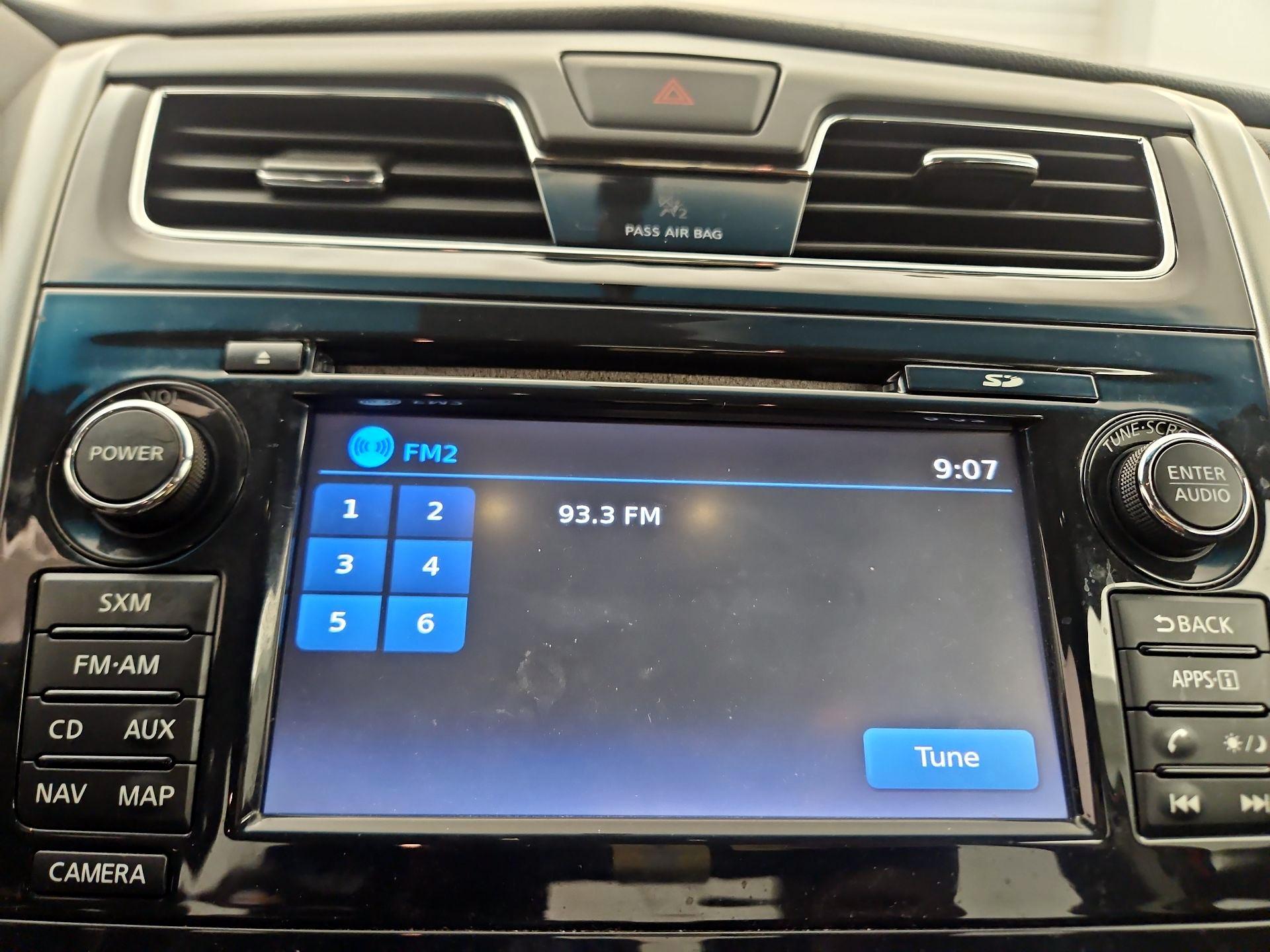 Thumbnail: 2015 Nissan Altima - 16
