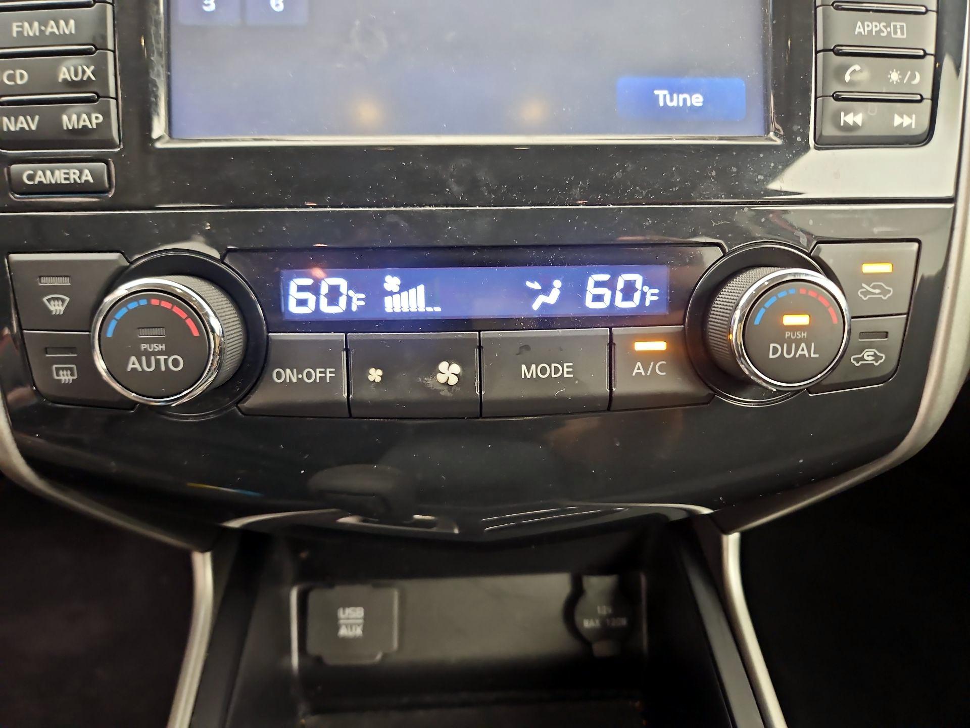 Thumbnail: 2015 Nissan Altima - 17