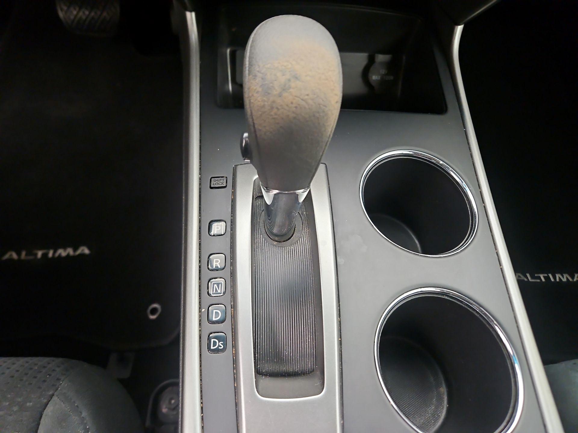 Thumbnail: 2015 Nissan Altima - 18