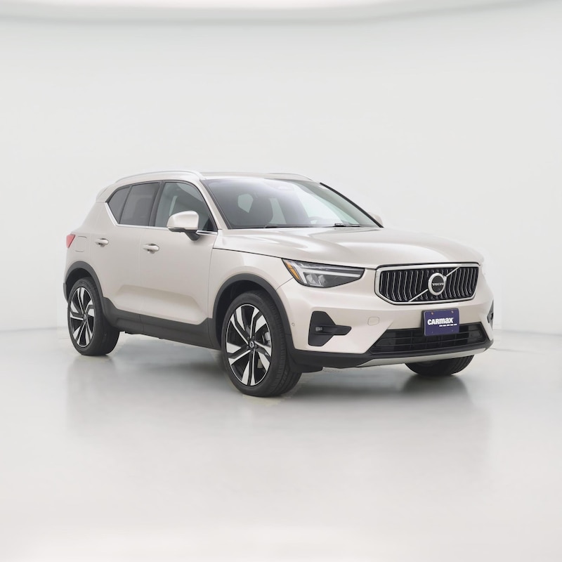 2023 Volvo XC40 B5 Plus Bright Theme
