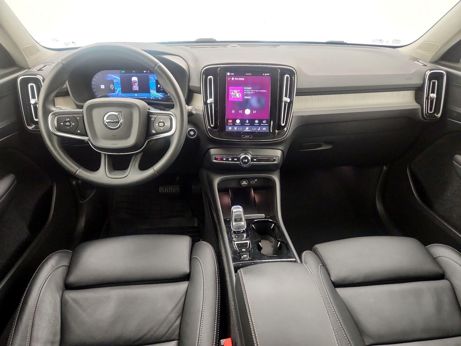 2023 Volvo XC40 Plus - Photo 10