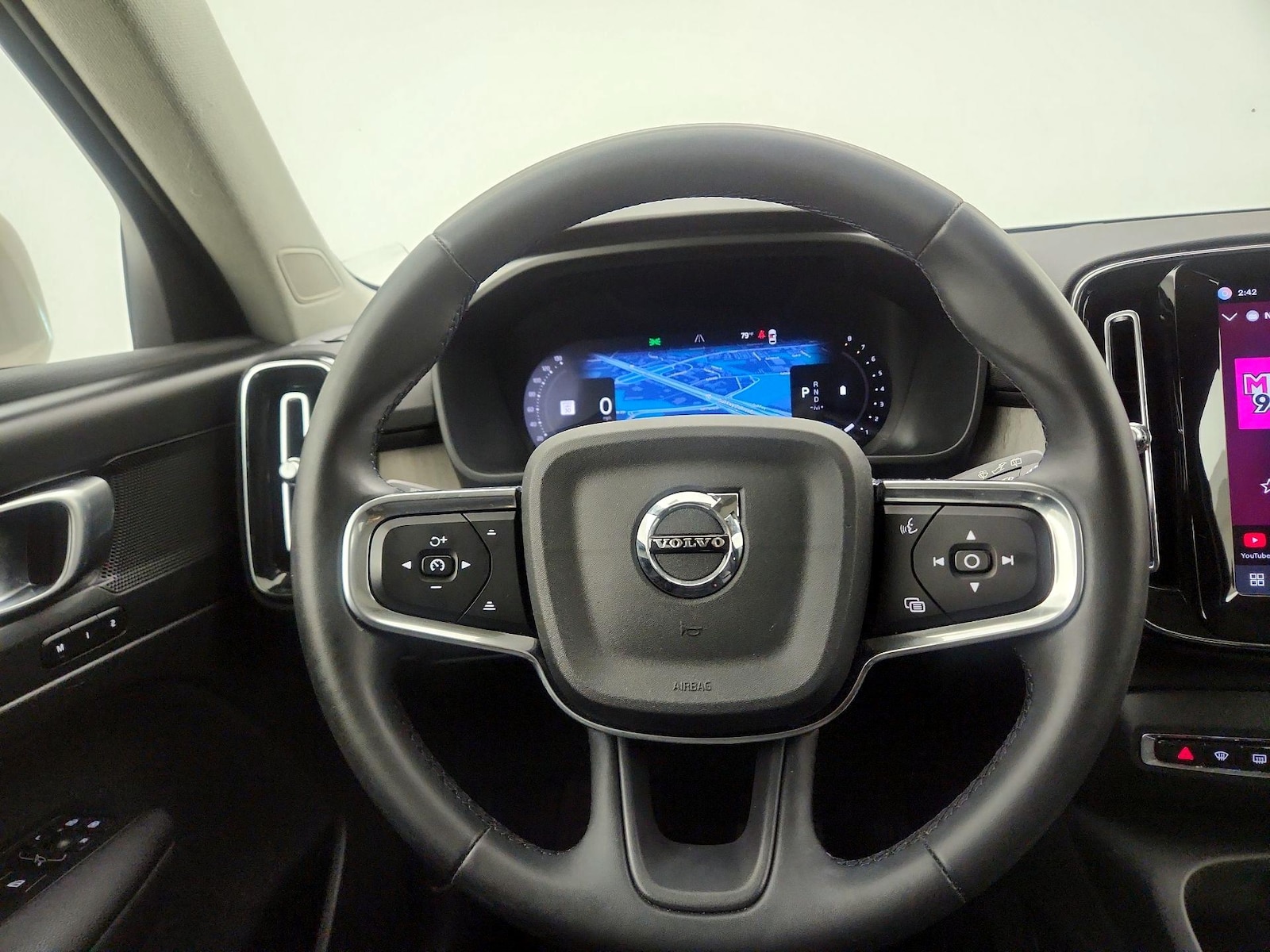 2023 Volvo XC40 Plus - Photo 11