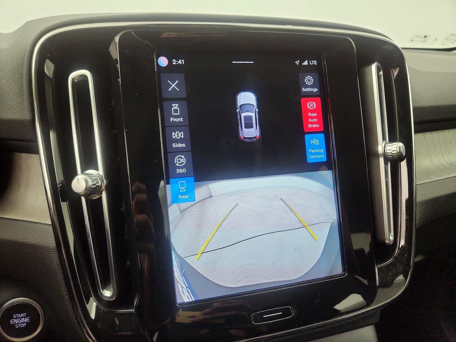 2023 Volvo XC40 Plus - Photo 16