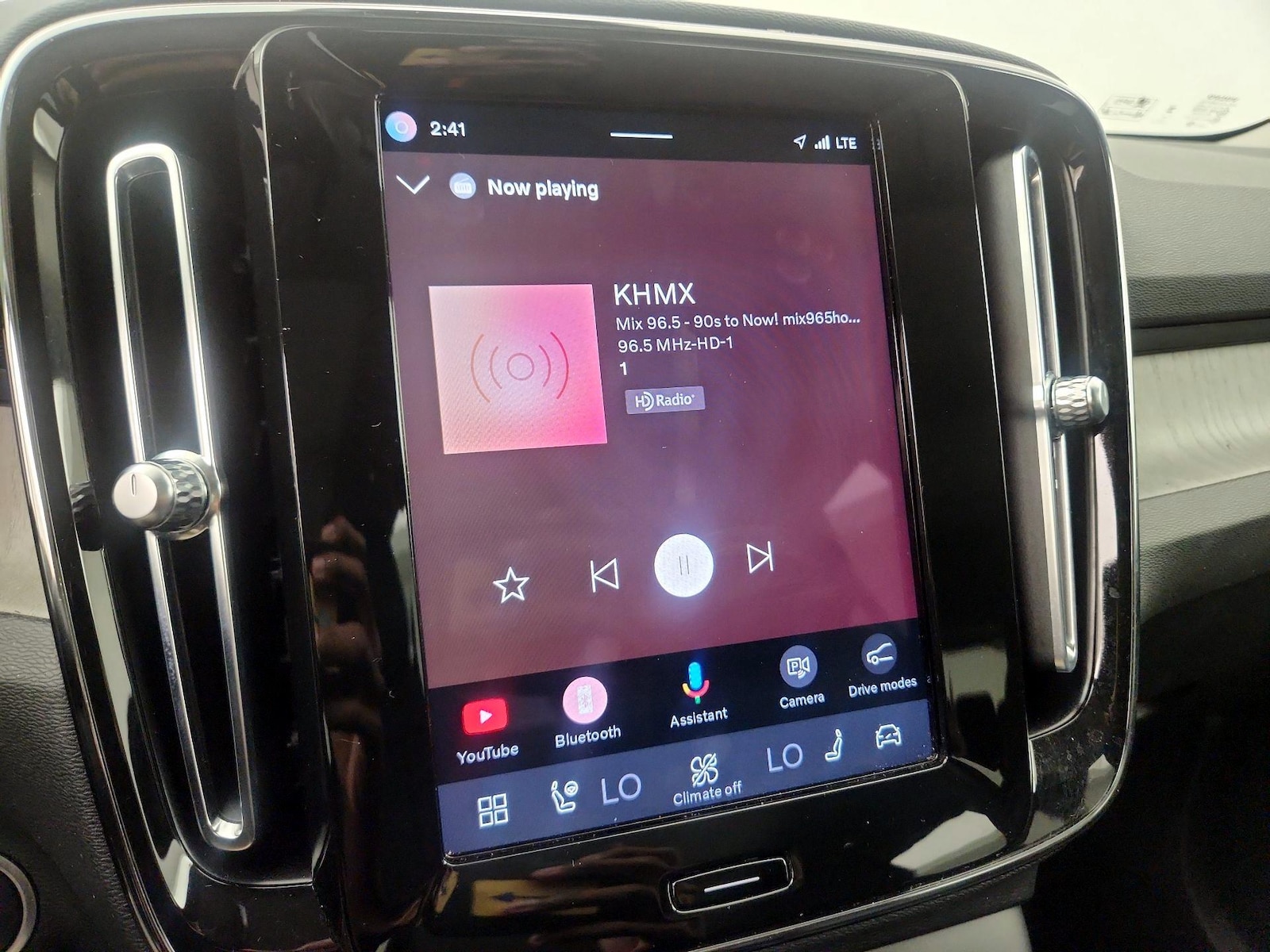 2023 Volvo XC40 Plus - Photo 17