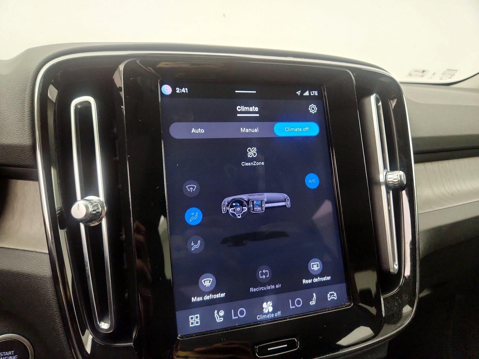 2023 Volvo XC40 Plus - Photo 18