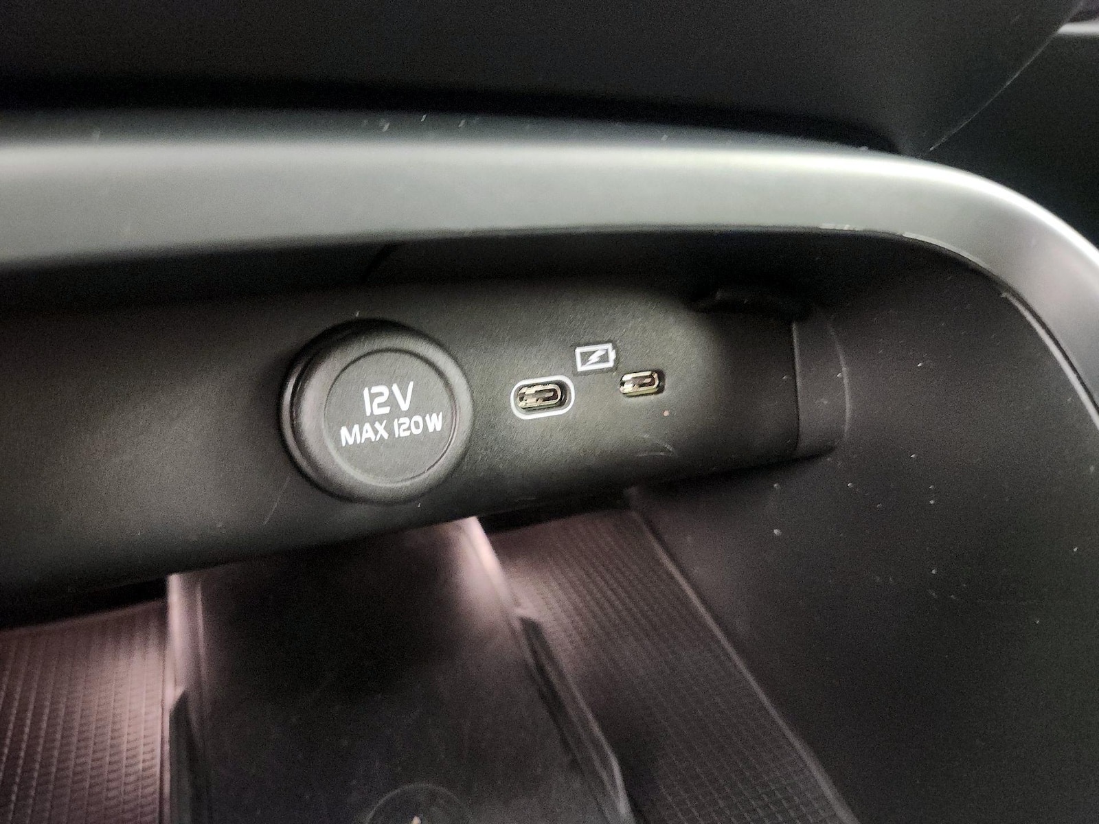 2023 Volvo XC40 Plus - Photo 20