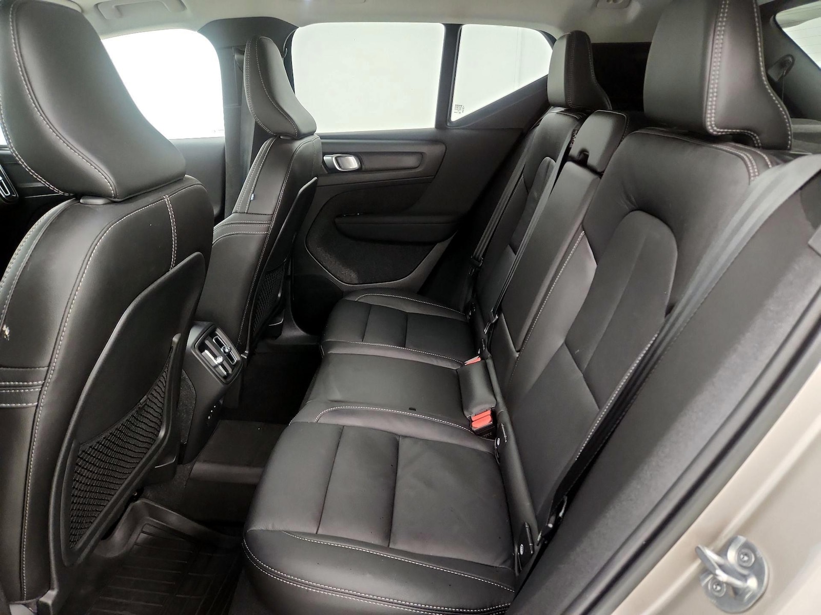 2023 Volvo XC40 Plus - Photo 22