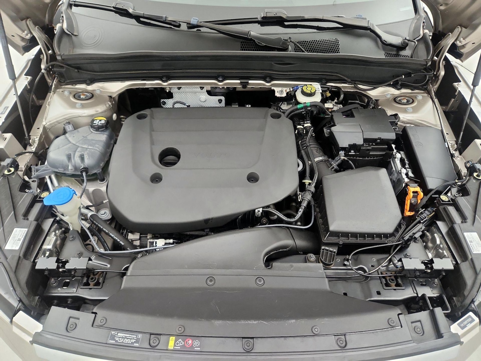 2023 Volvo XC40 Plus - Photo 24
