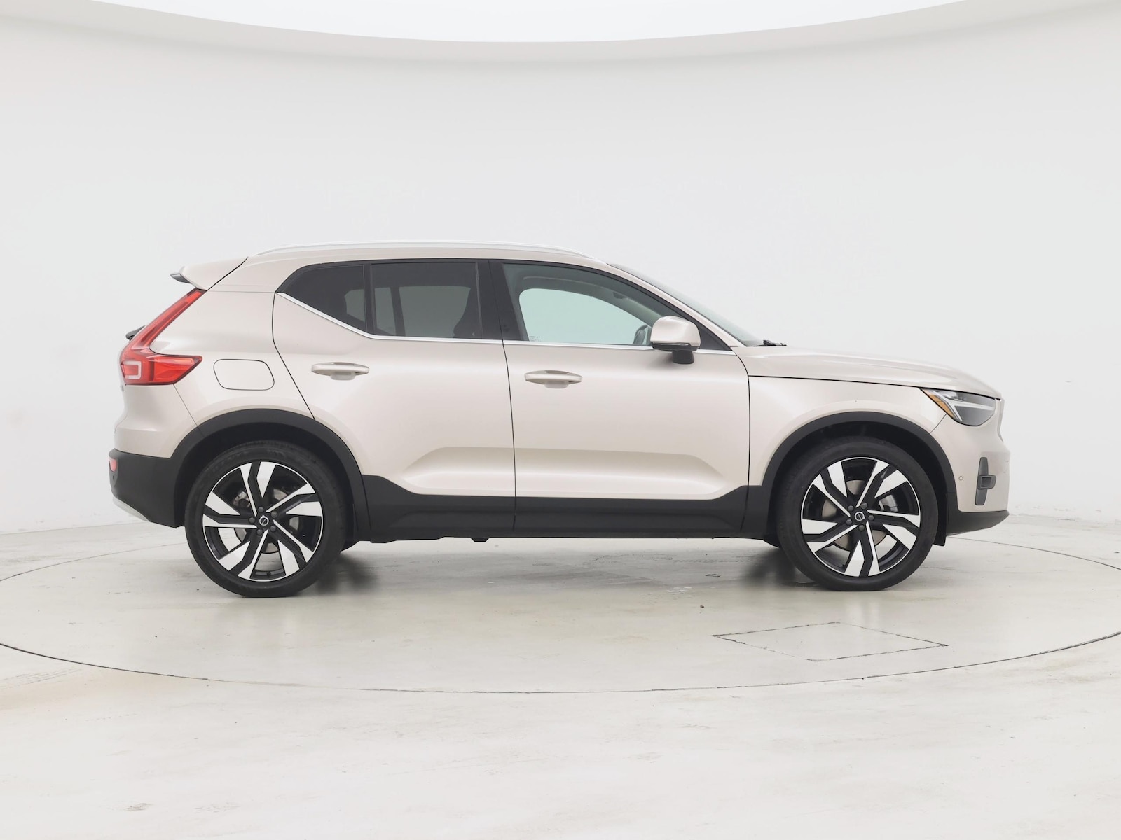 2023 Volvo XC40 Plus - Photo 8