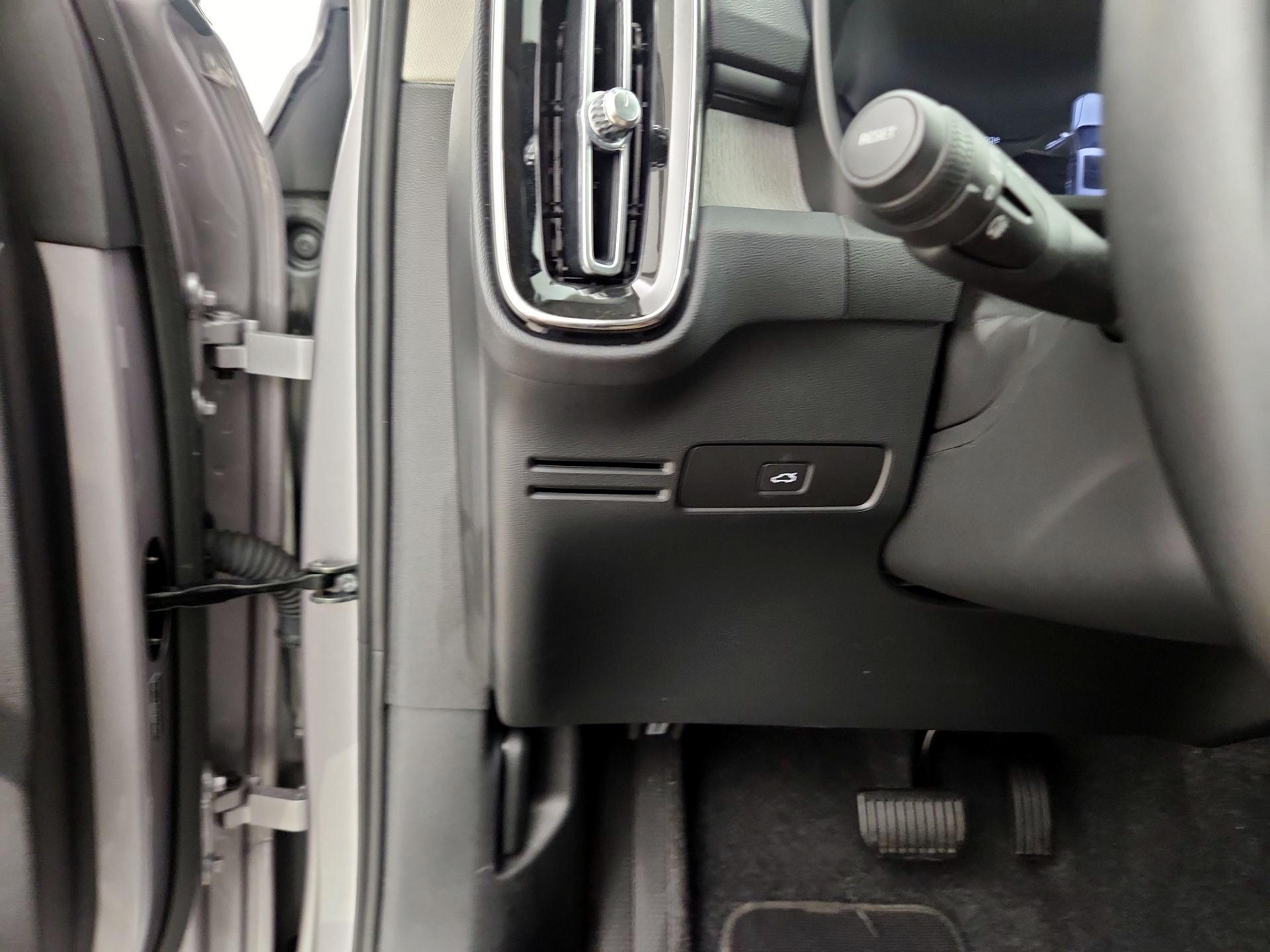 Thumbnail: 2026 Volvo XC40 - 13