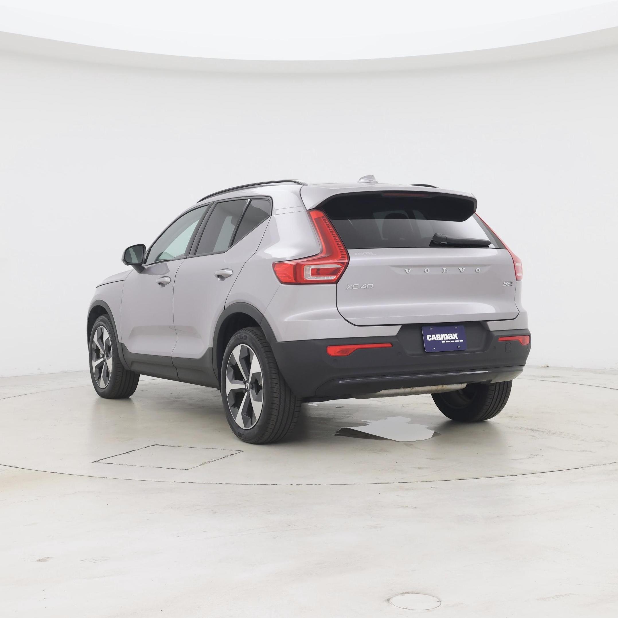 Thumbnail: 2026 Volvo XC40 - 2
