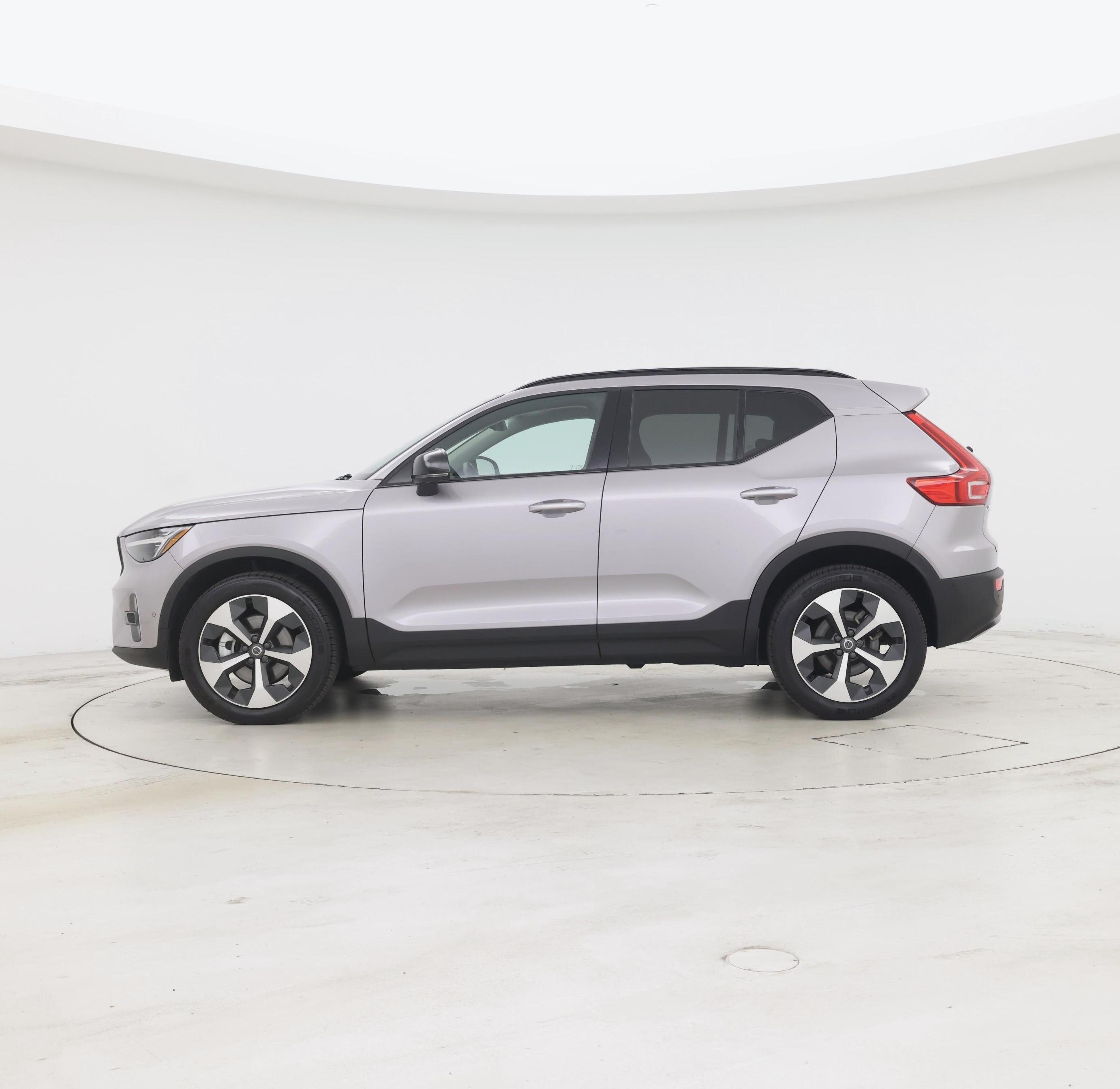 Thumbnail: 2026 Volvo XC40 - 3