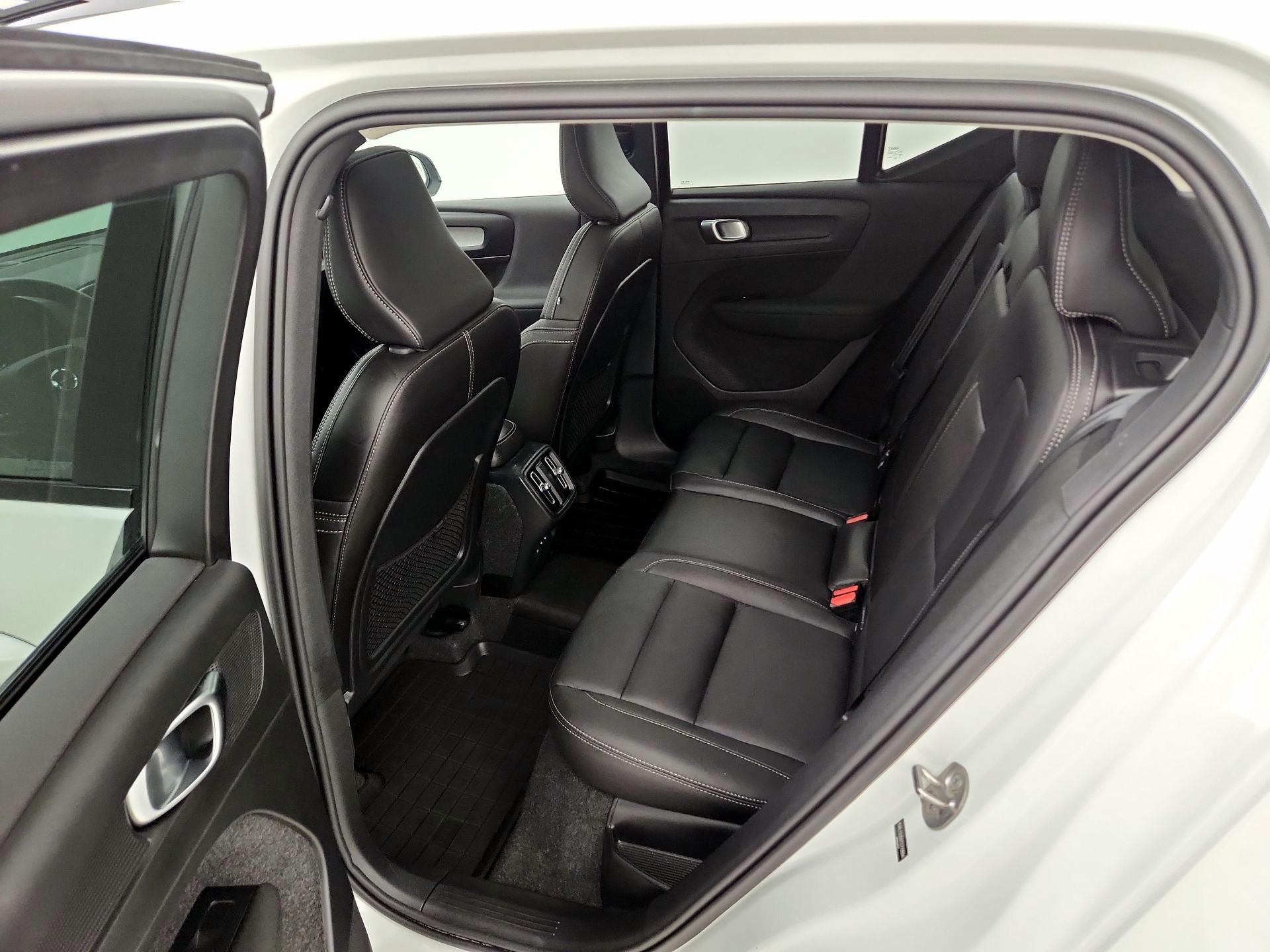 Thumbnail: 2026 Volvo XC40 - 20