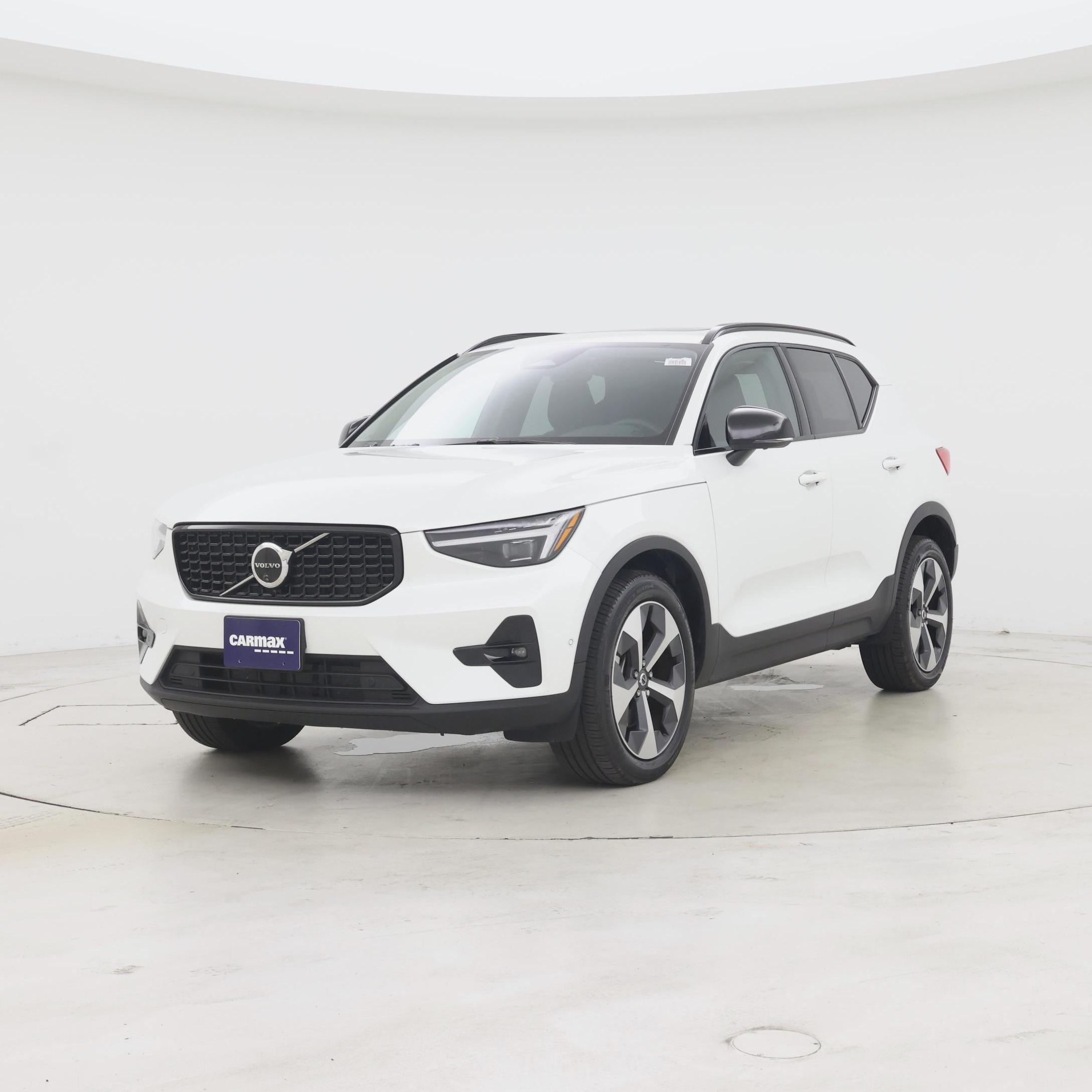 Thumbnail: 2026 Volvo XC40 - 4