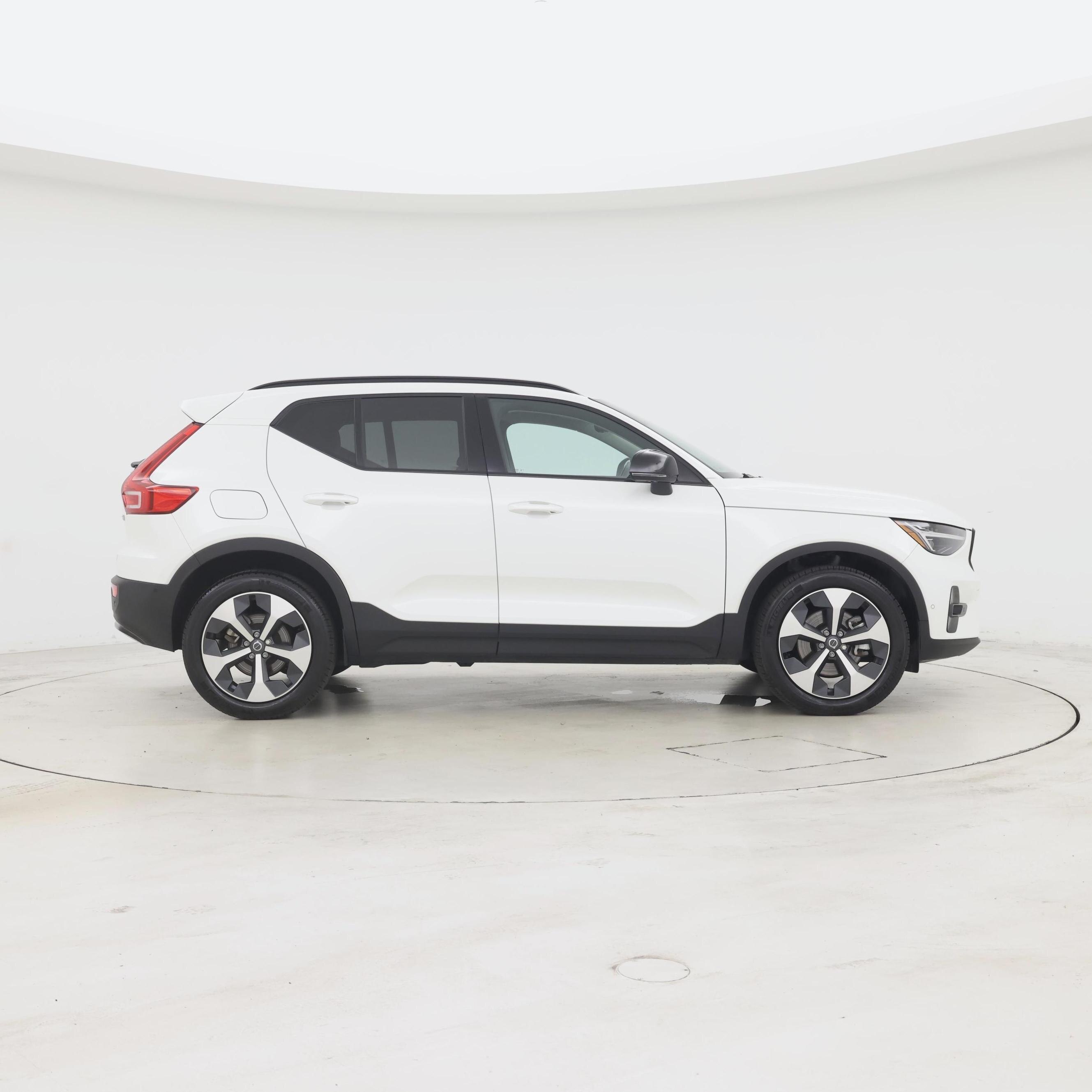 Thumbnail: 2026 Volvo XC40 - 7