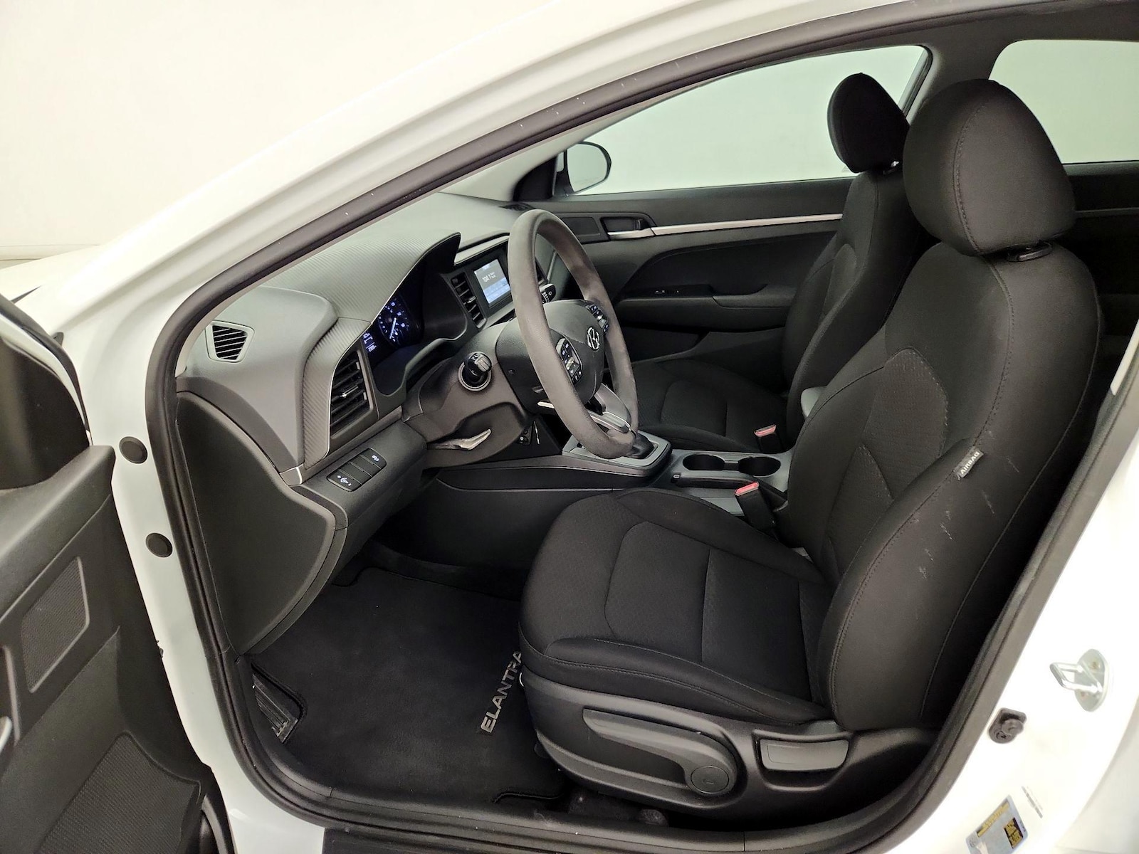 2019 Hyundai Elantra SE - Photo 12