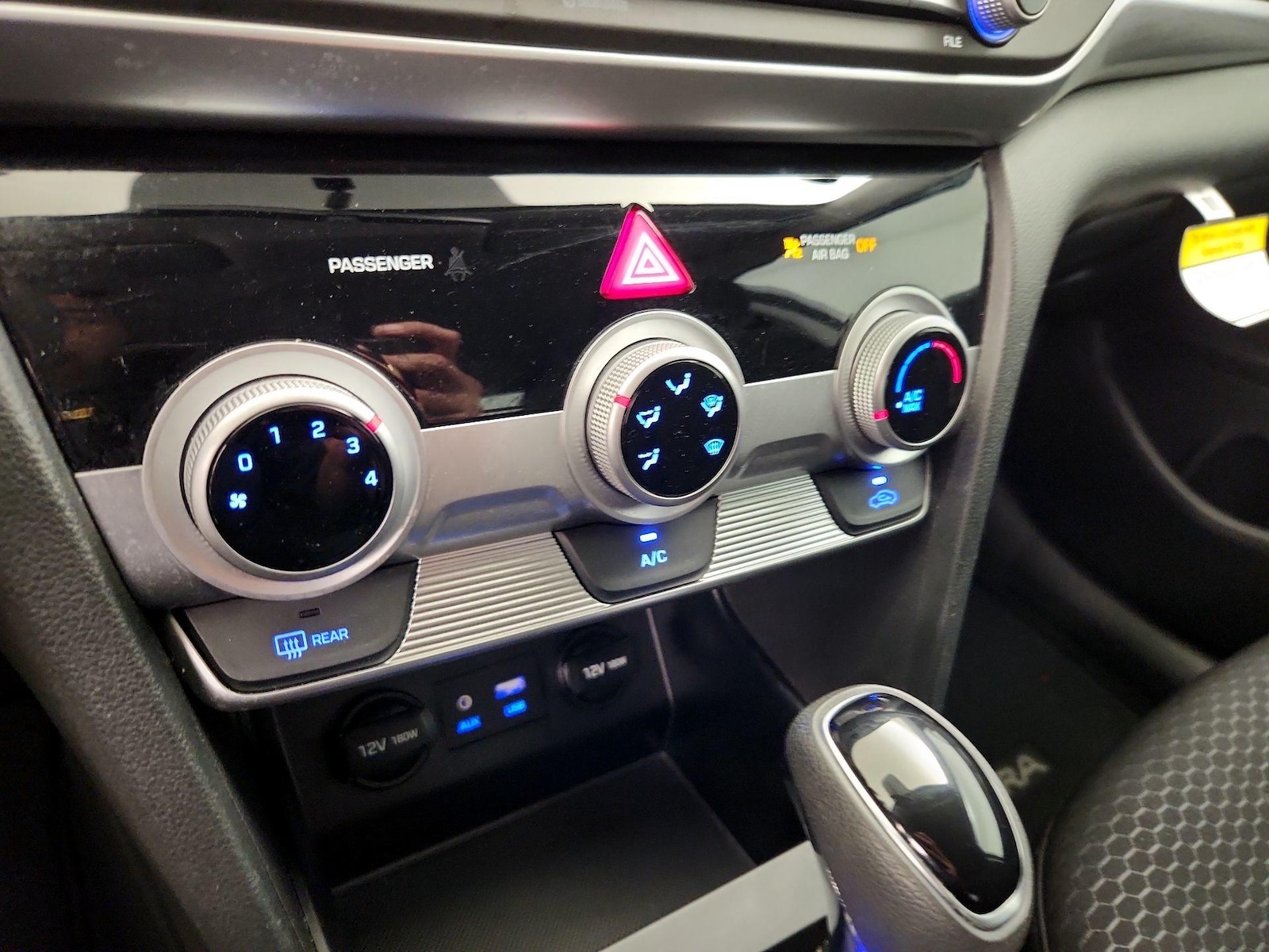 2019 Hyundai Elantra SE - Photo 17