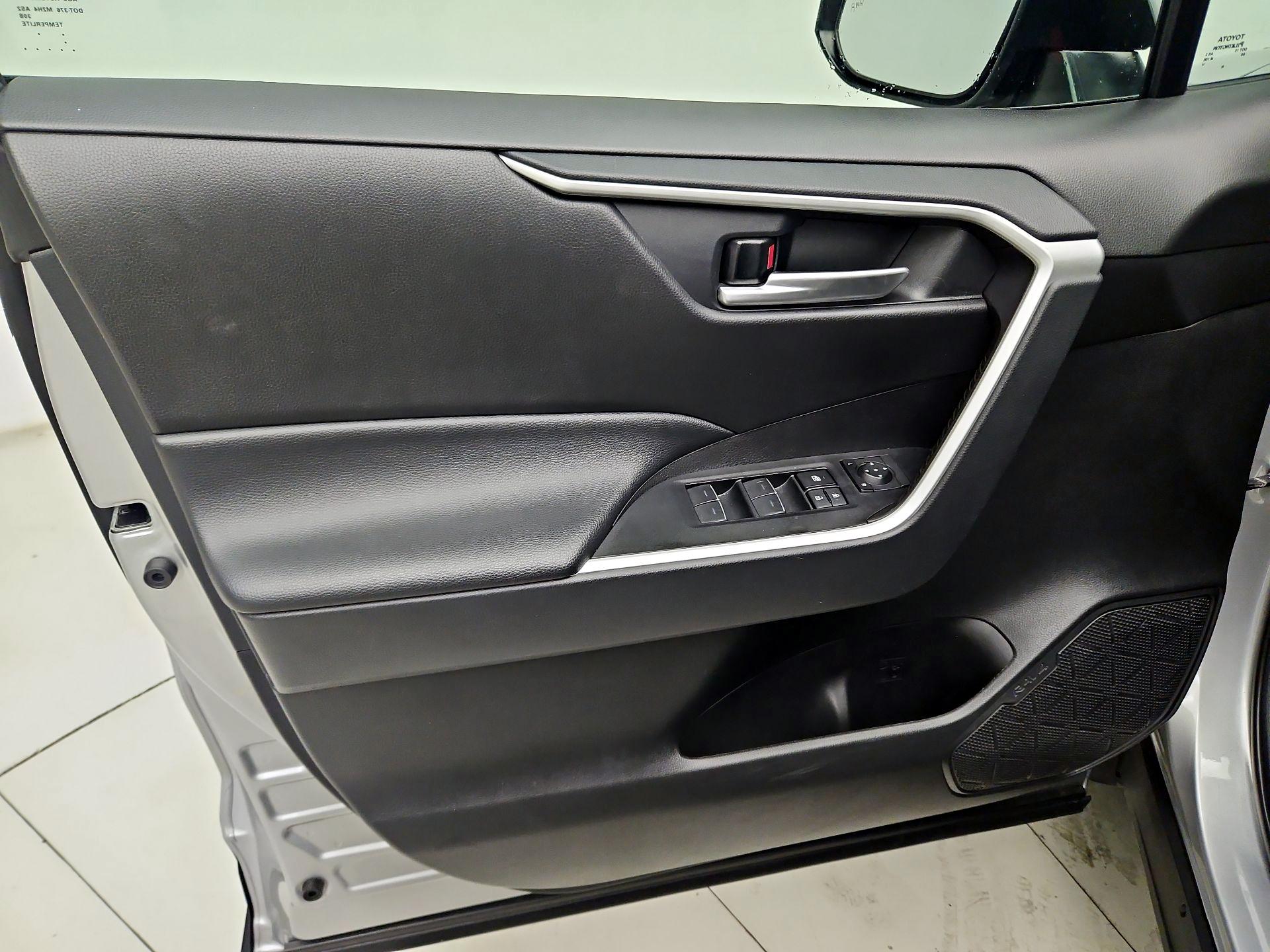 Thumbnail: 2025 Toyota RAV4 - 12