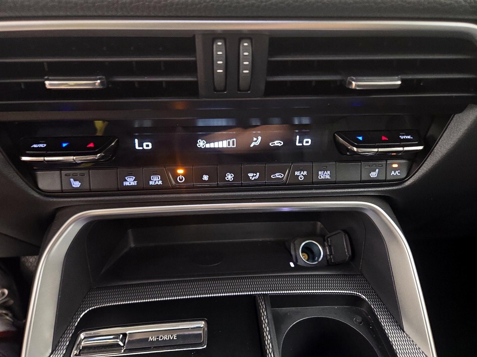 2024 Mazda CX-90 Premium Package - Photo 18