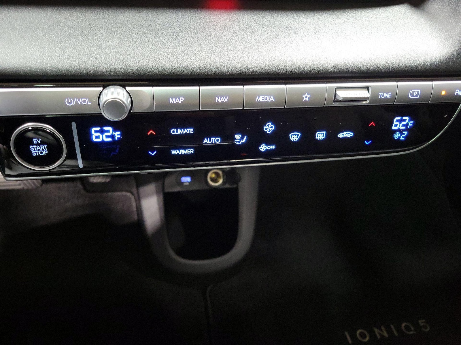 2024 Hyundai IONIQ 5 Limited - Photo 18