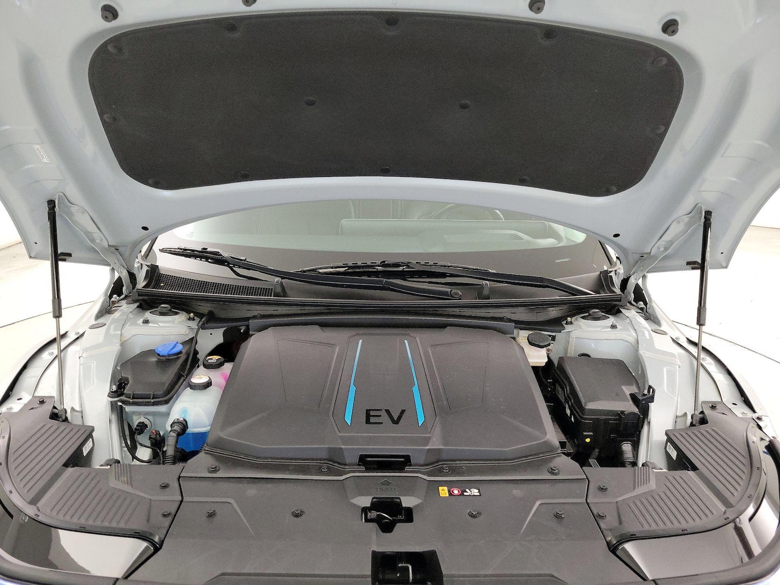 2024 Hyundai IONIQ 5 Limited - Photo 23