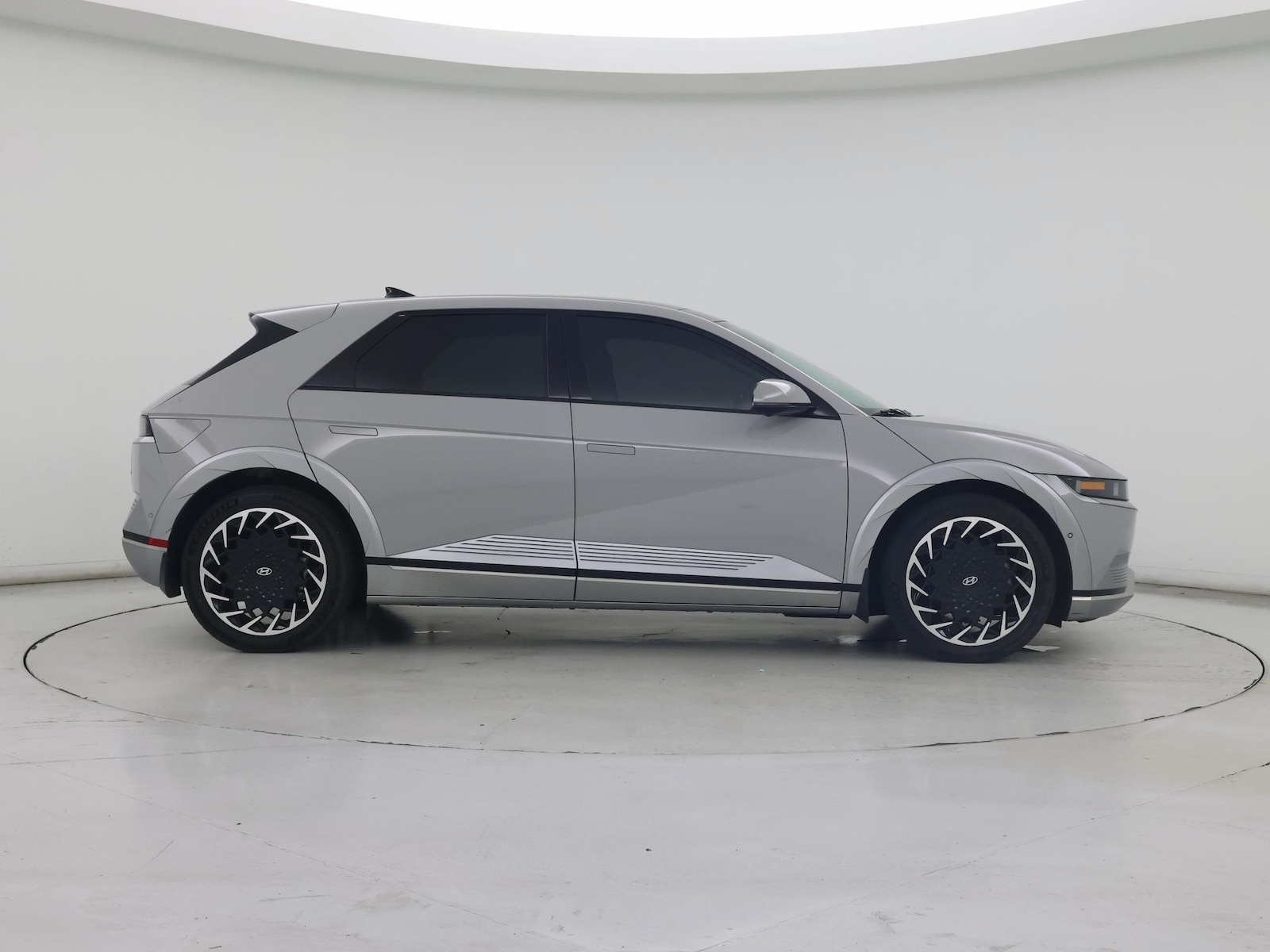 2024 Hyundai IONIQ 5 Limited - Photo 8