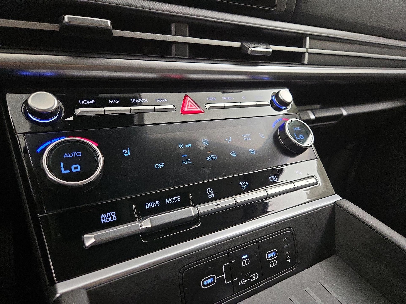 2025 Hyundai Santa Fe SEL - Photo 17