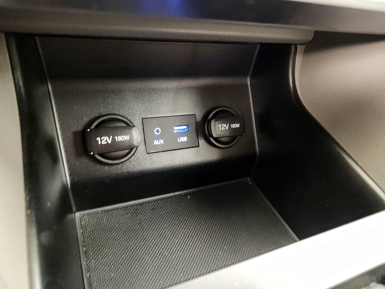 2020 Hyundai Elantra SE - Photo 17