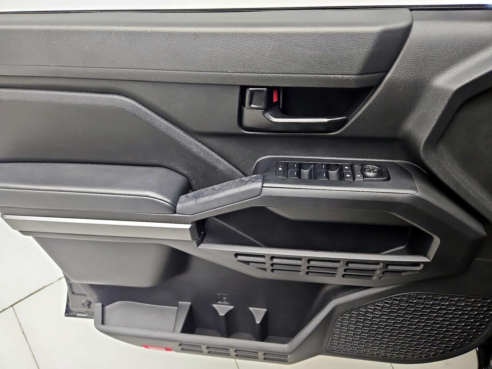 2024 Toyota Tacoma SR5 - Photo 13