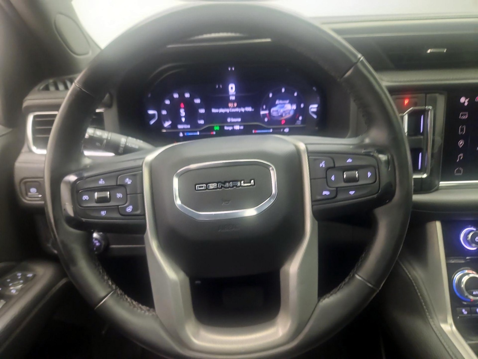 2023 GMC Yukon Denali - Photo 11