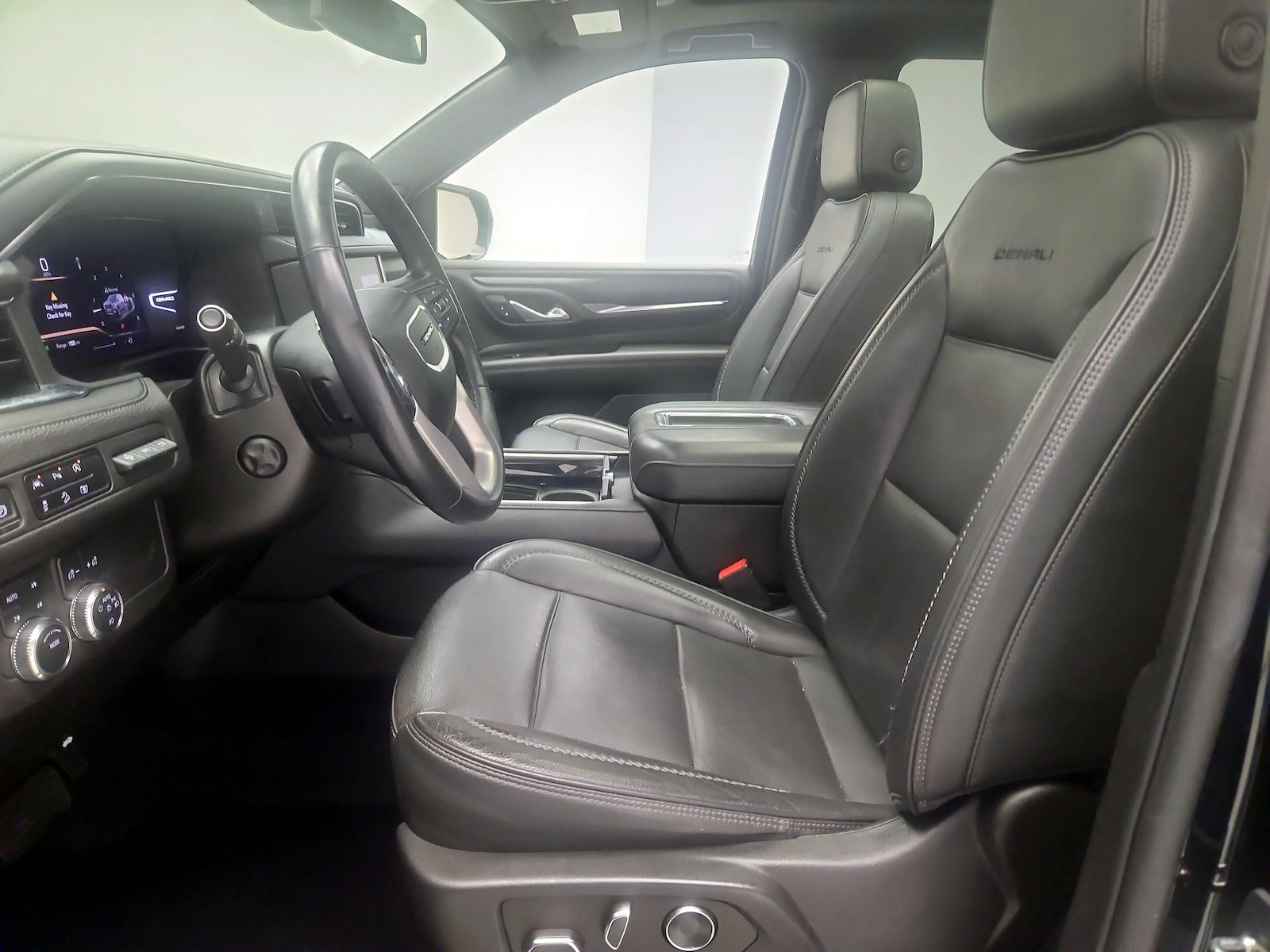 2023 GMC Yukon Denali - Photo 12