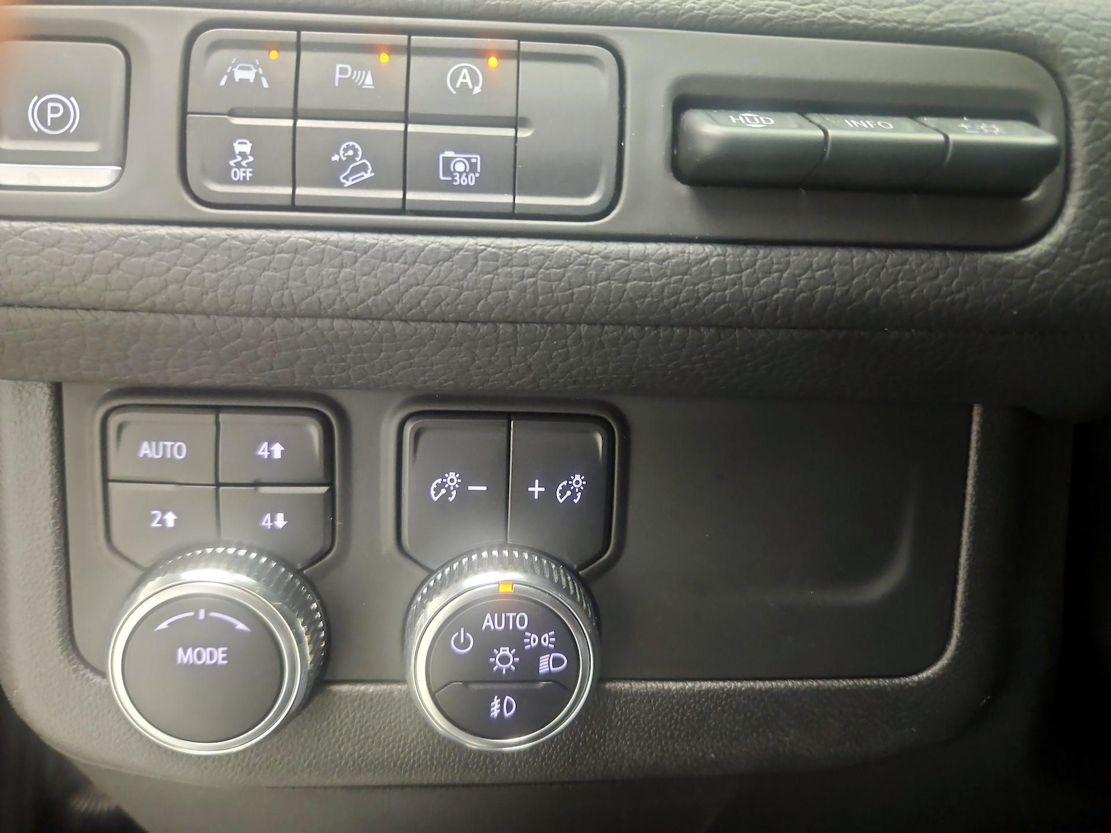 2023 GMC Yukon Denali - Photo 14