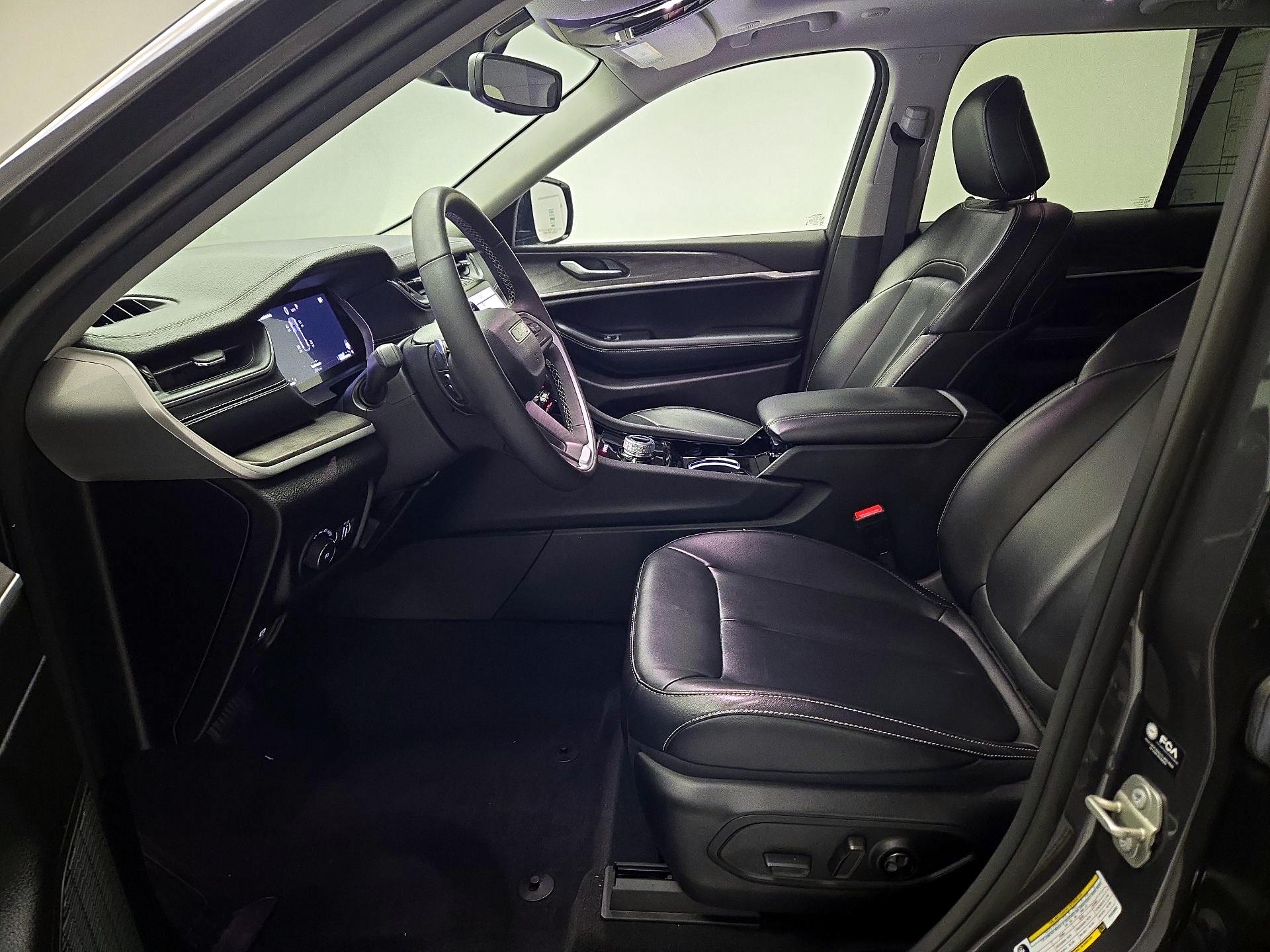 Thumbnail: 2023 Jeep Grand Cherokee - 9