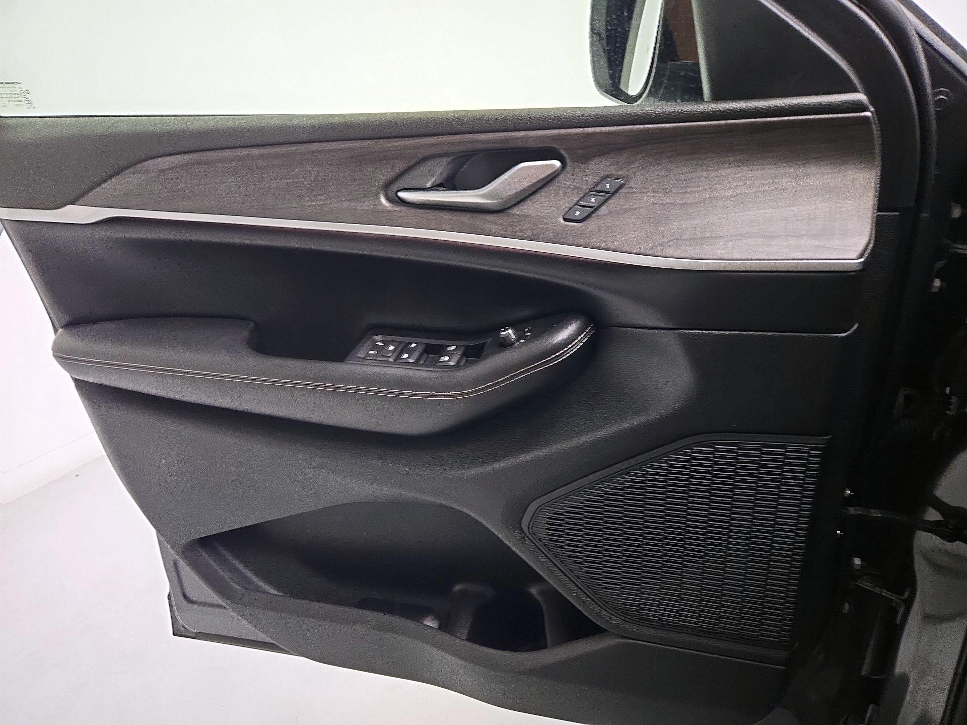 Thumbnail: 2023 Jeep Grand Cherokee - 10
