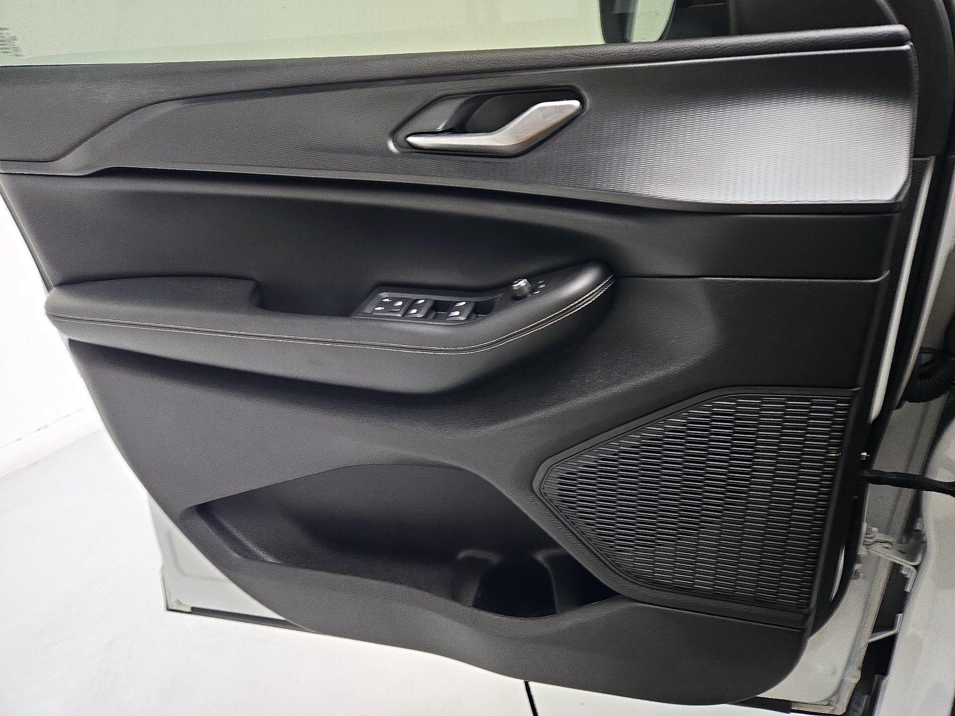 Thumbnail: 2023 Jeep Grand Cherokee - 10