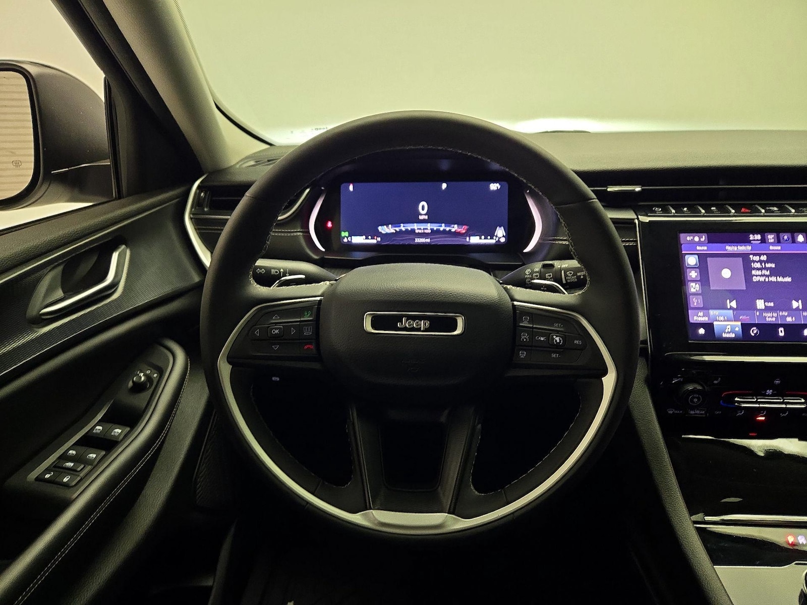 2023 Jeep Grand Cherokee Laredo - Photo 9