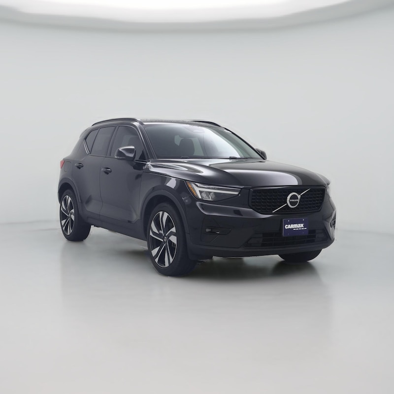 2023 Volvo XC40 B5 Plus Dark Theme
