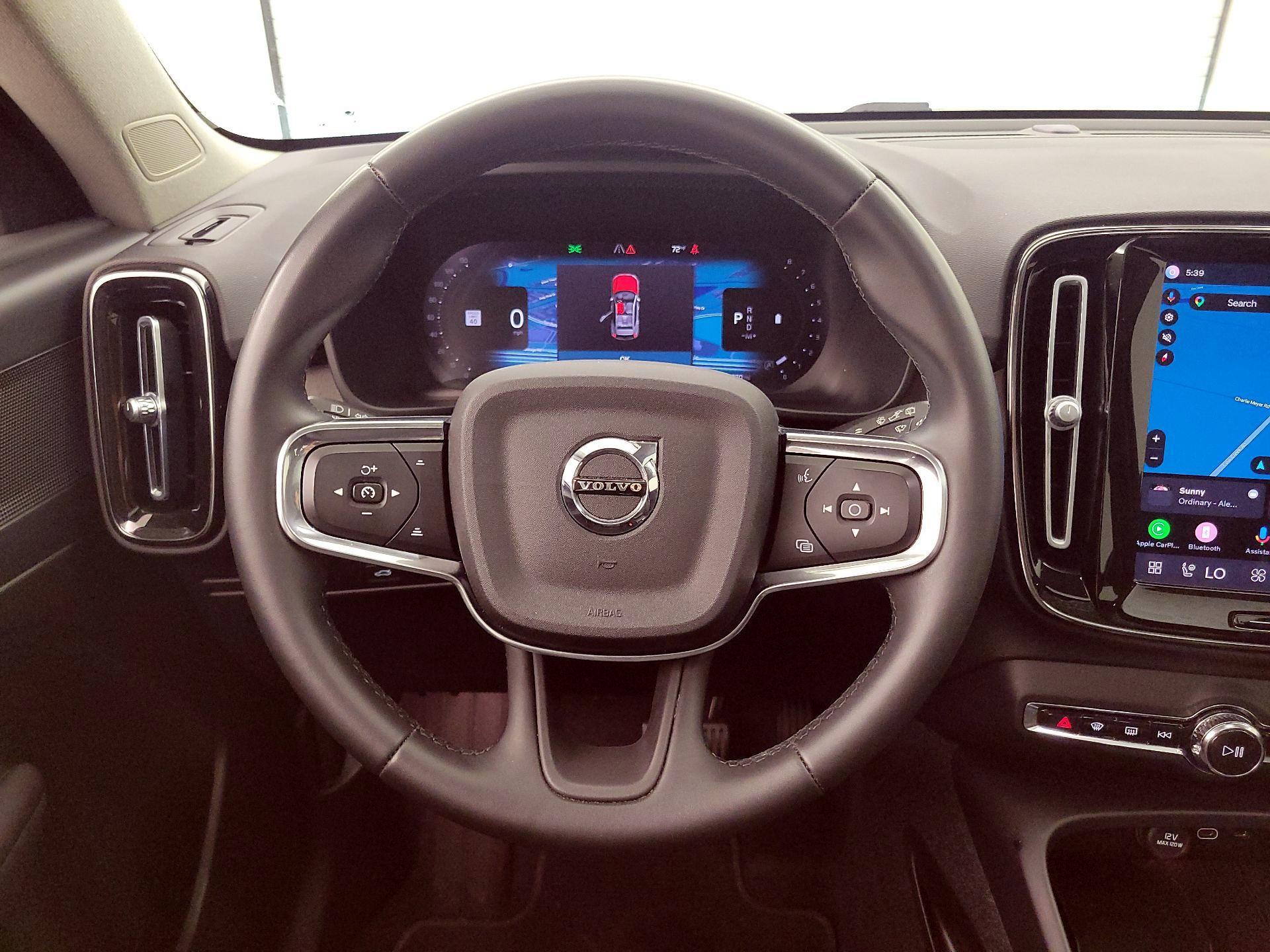 Thumbnail: 2023 Volvo XC40 - 10
