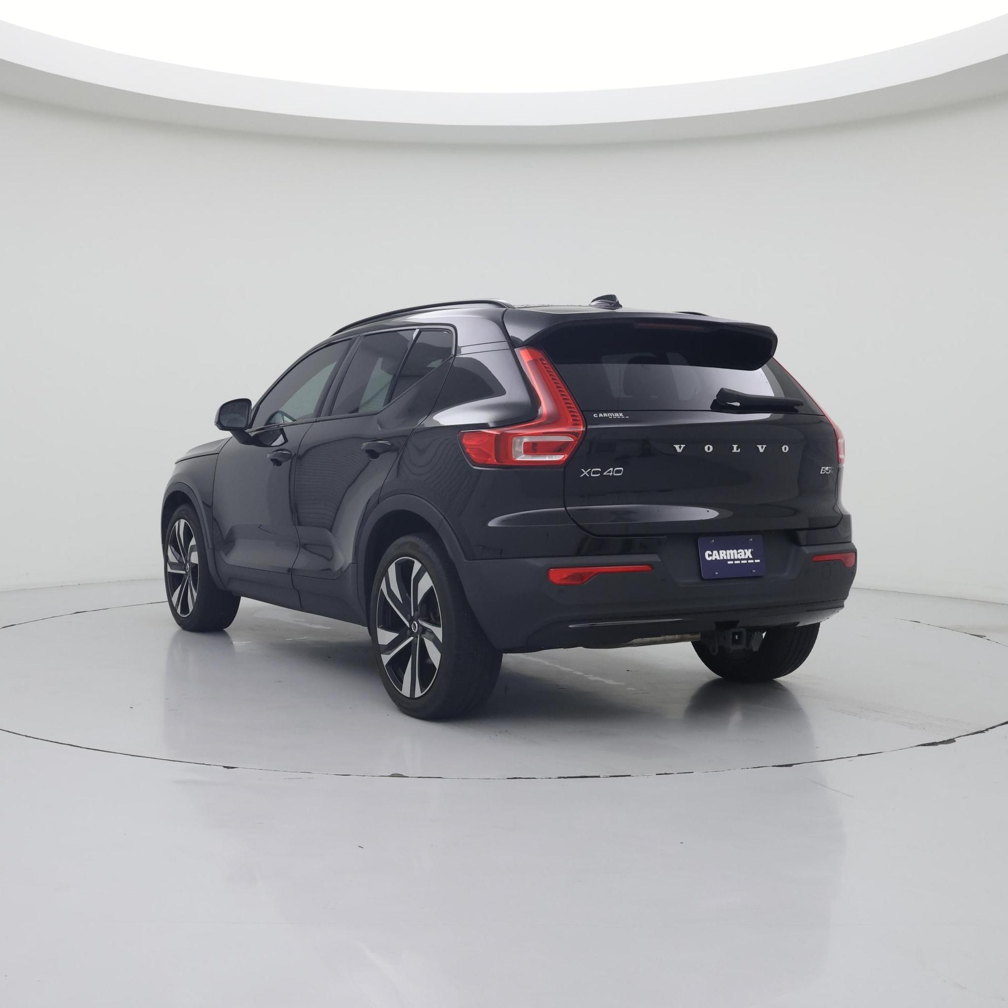 Thumbnail: 2023 Volvo XC40 - 2