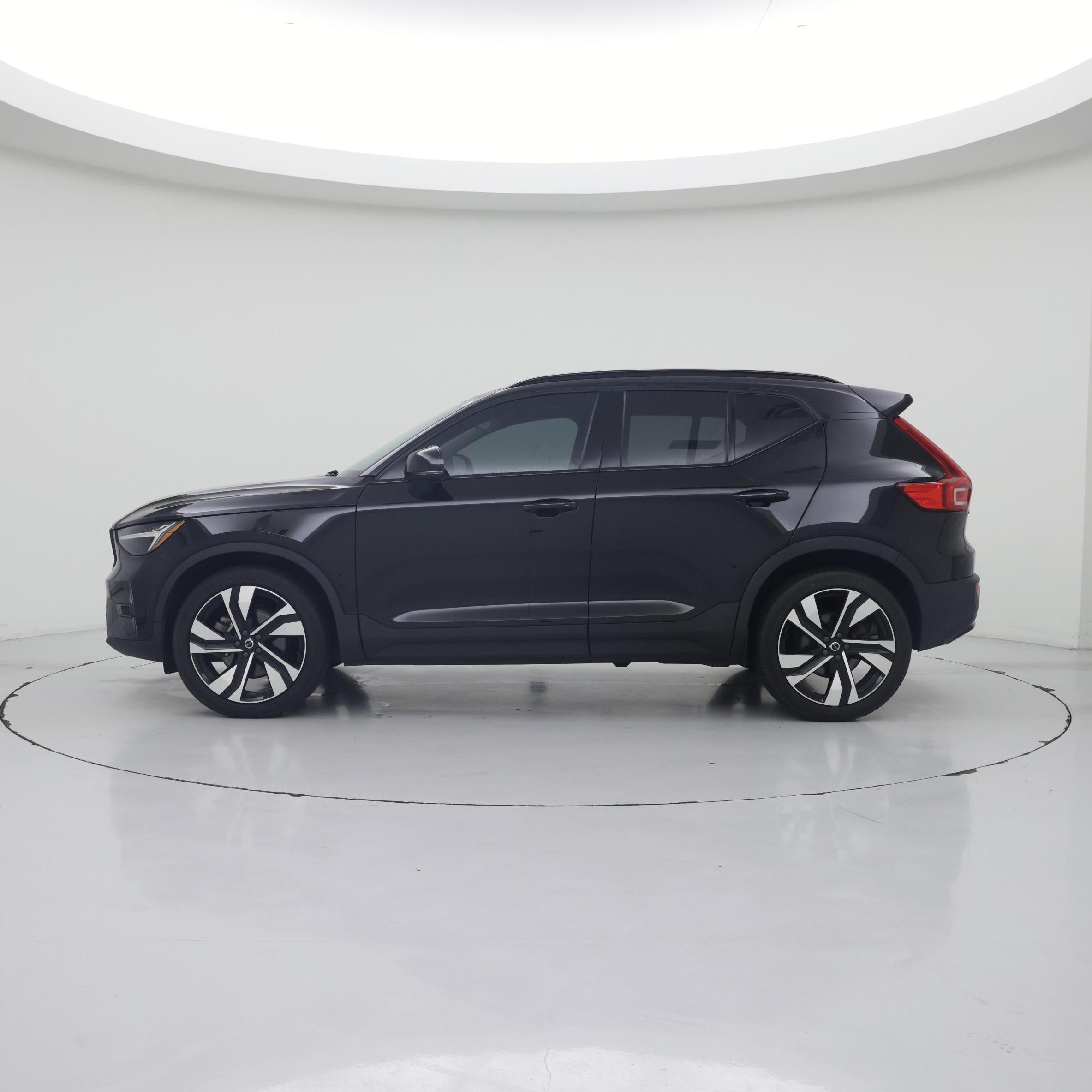 Thumbnail: 2023 Volvo XC40 - 3