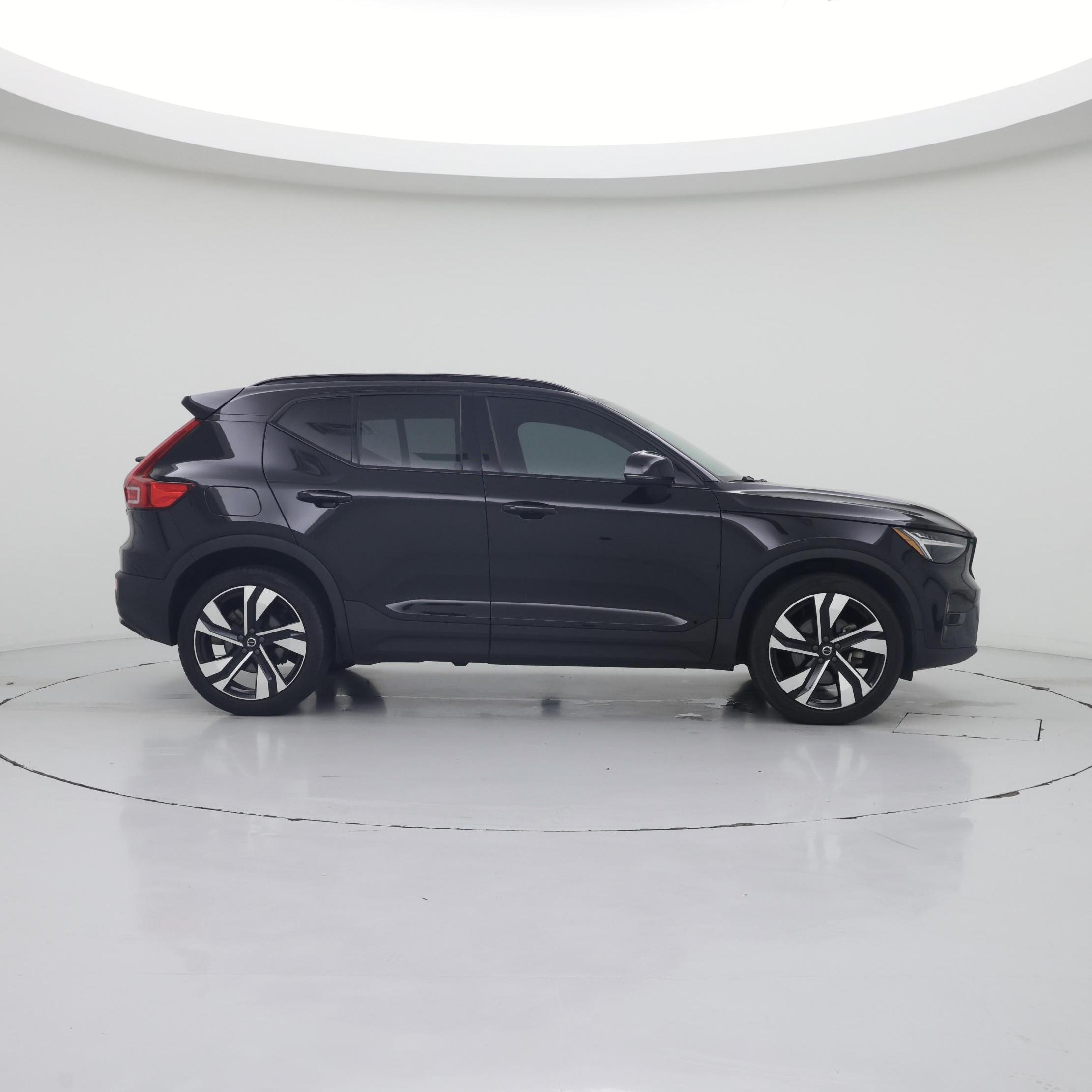 Thumbnail: 2023 Volvo XC40 - 7