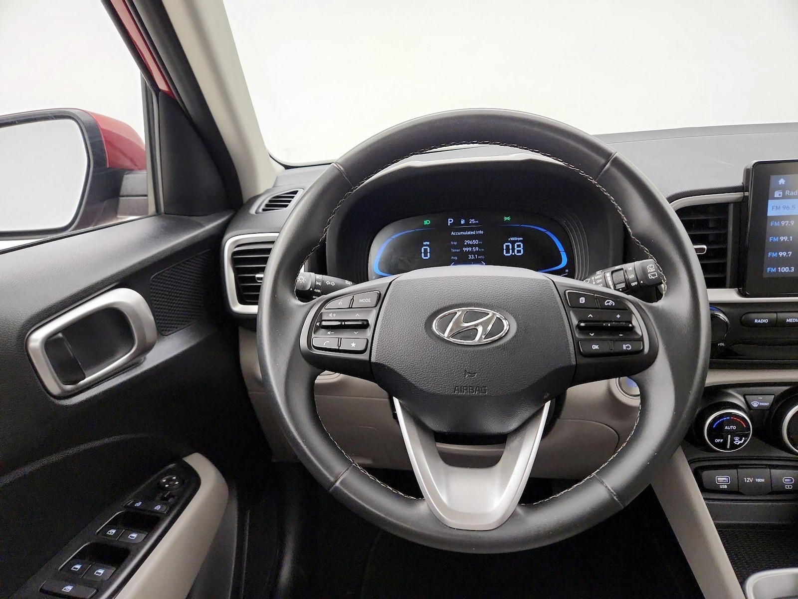 2025 Hyundai Venue SEL - Photo 11