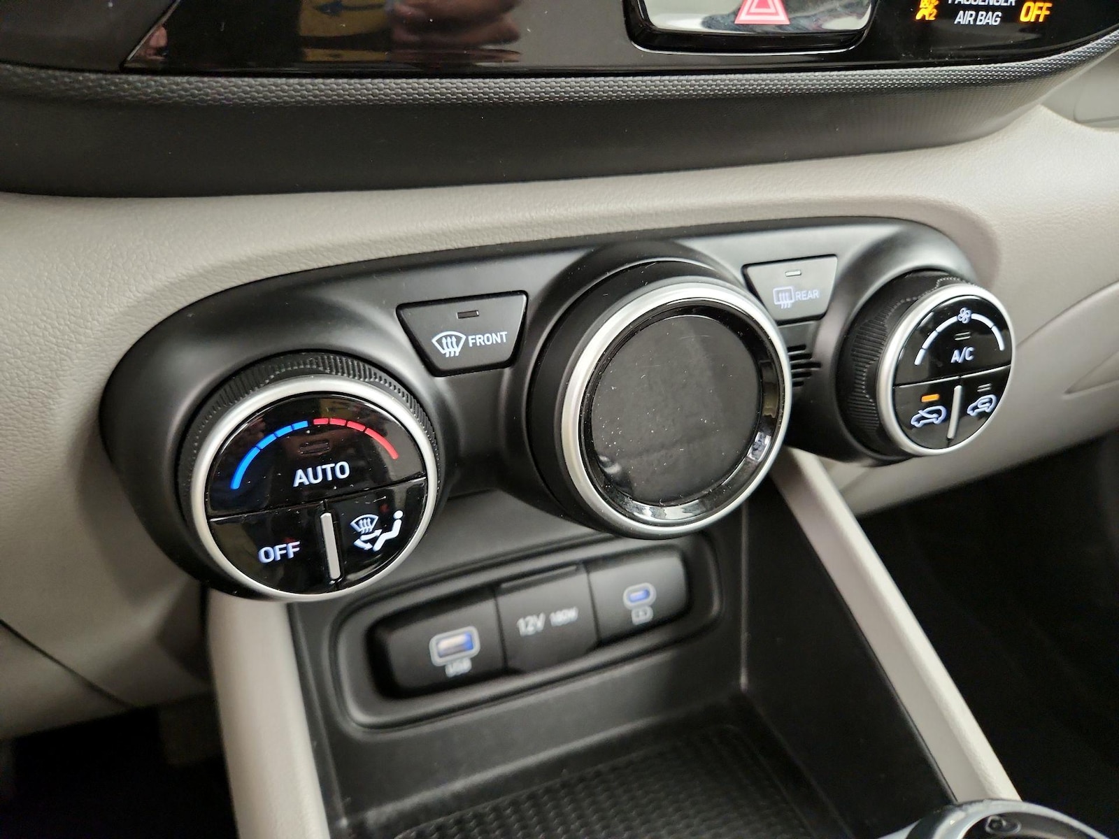 2025 Hyundai Venue SEL - Photo 17