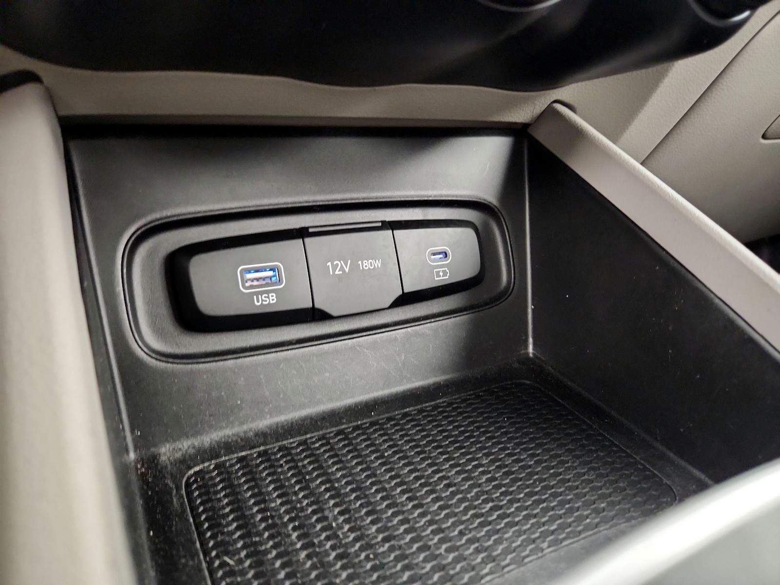 2025 Hyundai Venue SEL - Photo 19