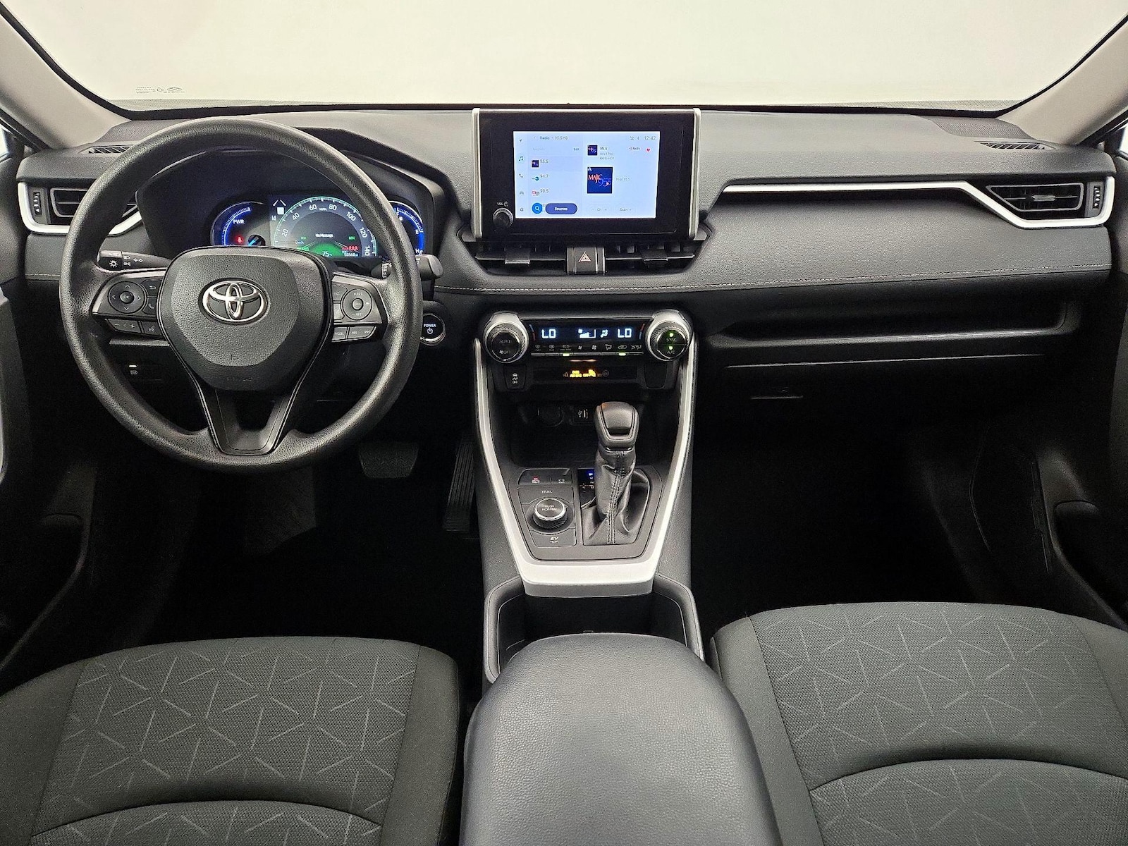 2024 Toyota RAV4 XLE - Photo 10