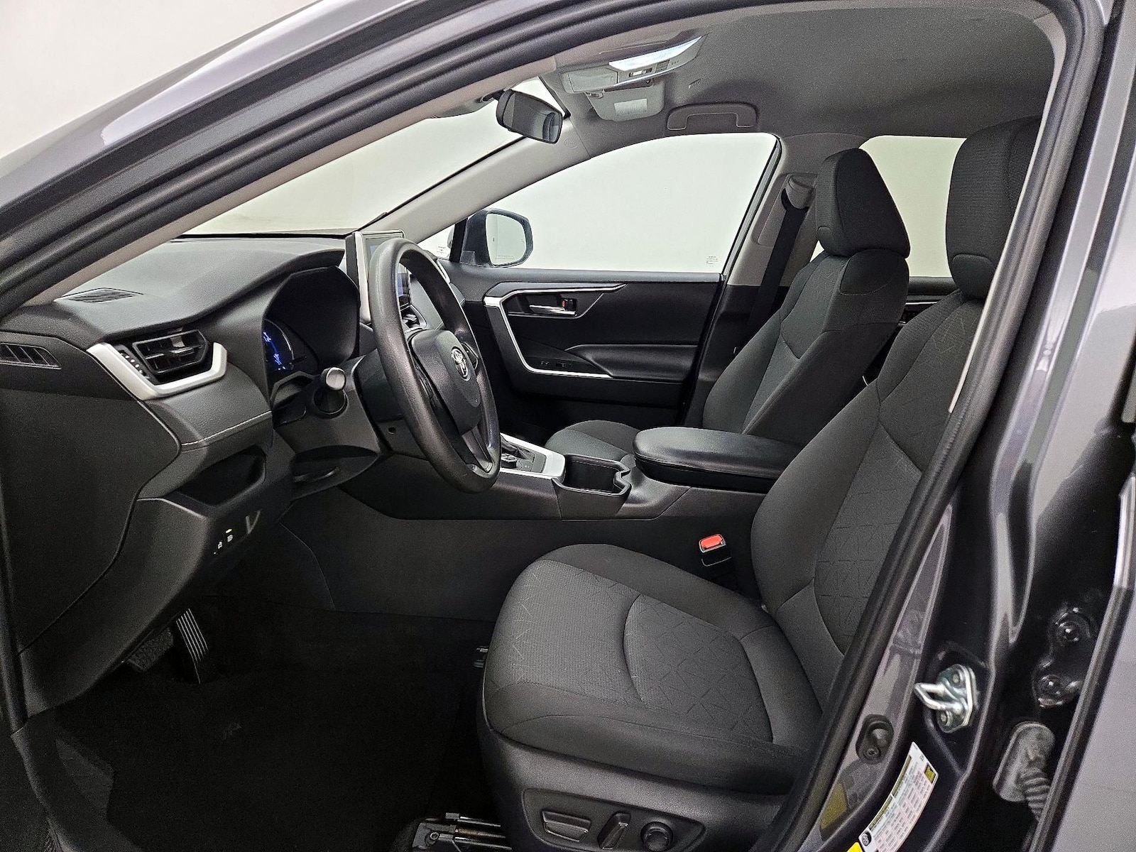 2024 Toyota RAV4 XLE - Photo 12